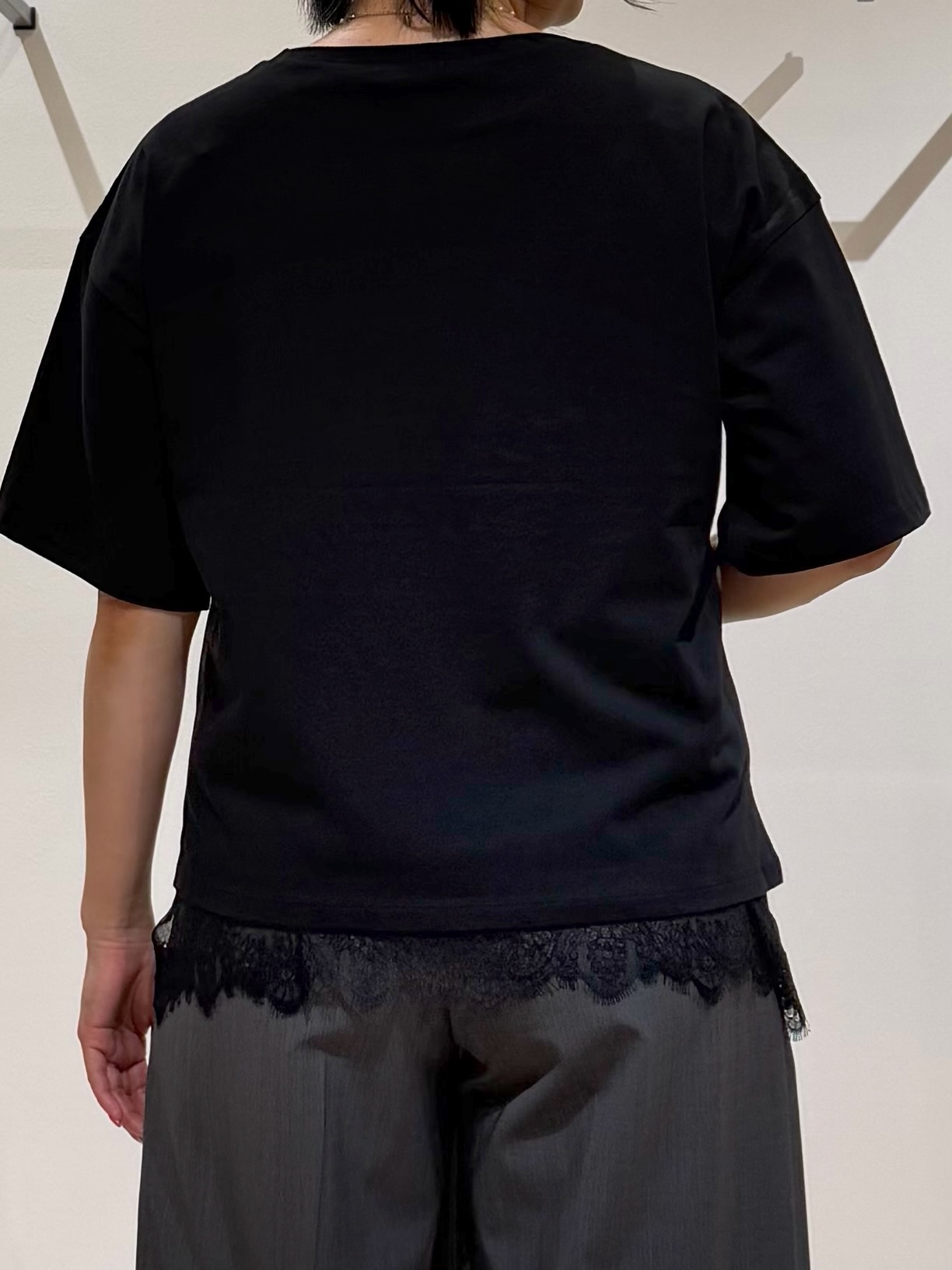 TOMOMIさんの「UNTITLED｜ウーステッドワイドシルエットパンツ」を使ったコーディネート