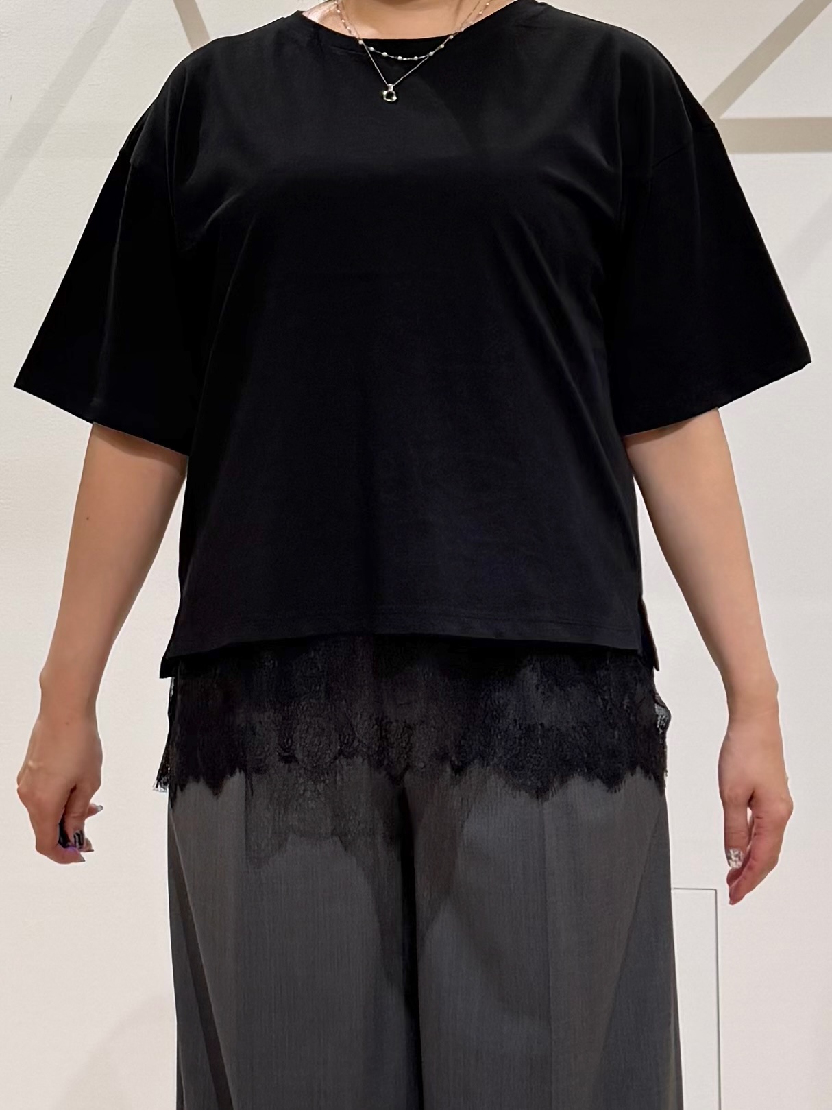 TOMOMIさんの「UNTITLED｜ウーステッドワイドシルエットパンツ」を使ったコーディネート