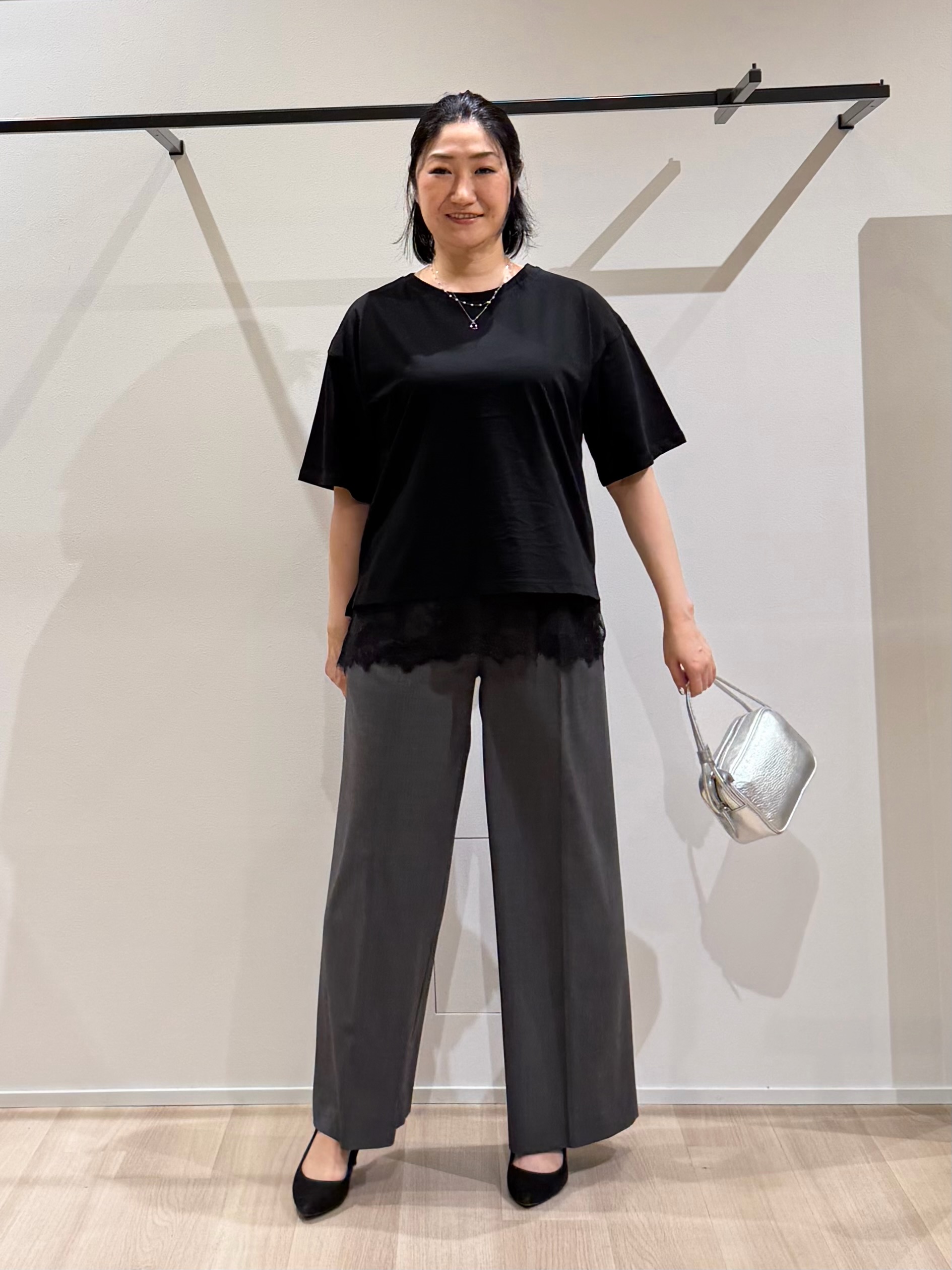 TOMOMIさんの「UNTITLED｜ウーステッドワイドシルエットパンツ」を使ったコーディネート