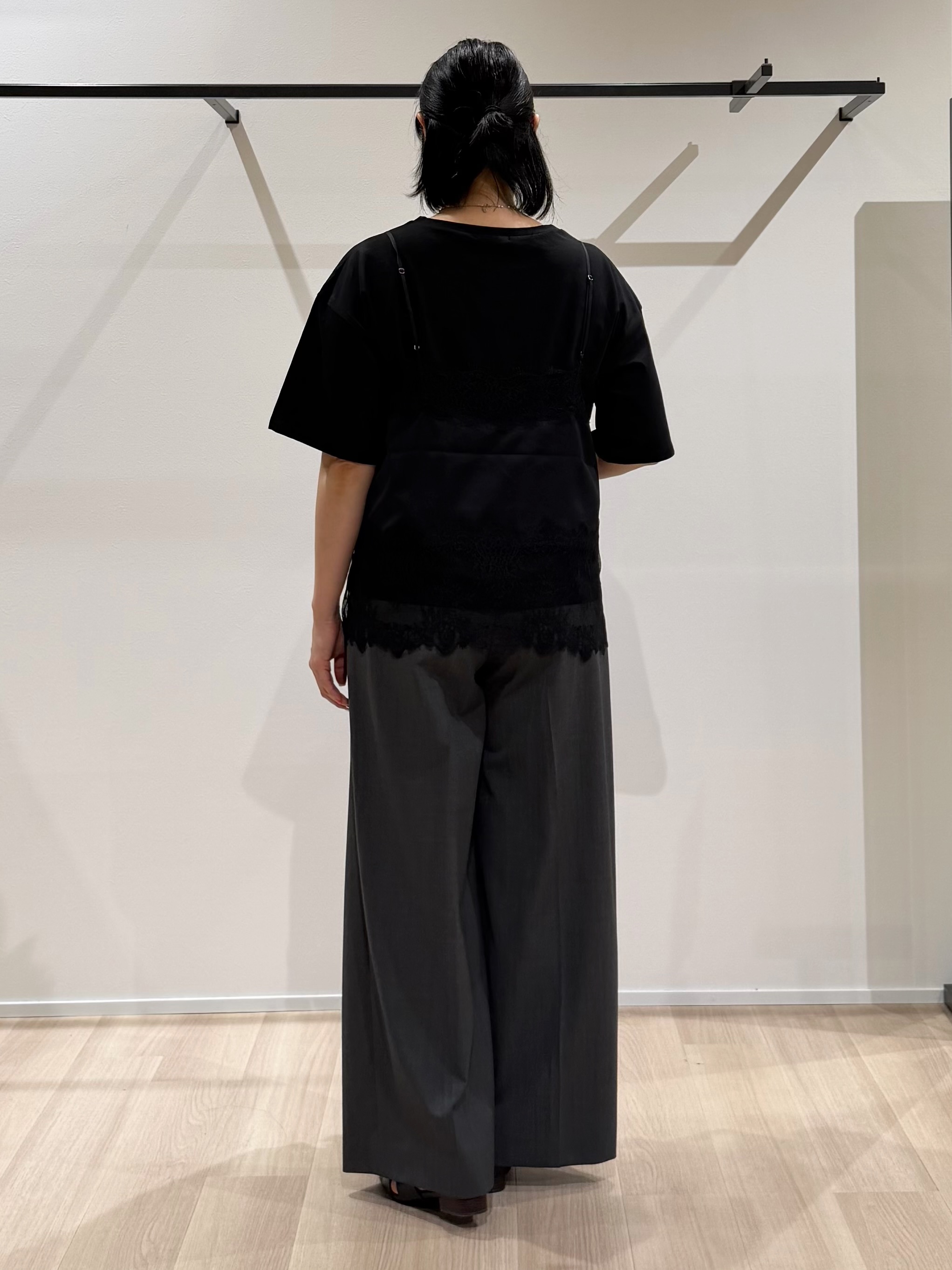 TOMOMIさんの「UNTITLED｜ウーステッドワイドシルエットパンツ」を使ったコーディネート