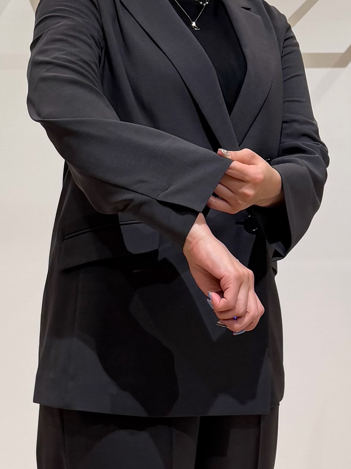 TOMOMIさんの「UNTITLED｜【新色追加/接触冷感/セットアップ可】エアリー ワイドパンツ」を使ったコーディネート