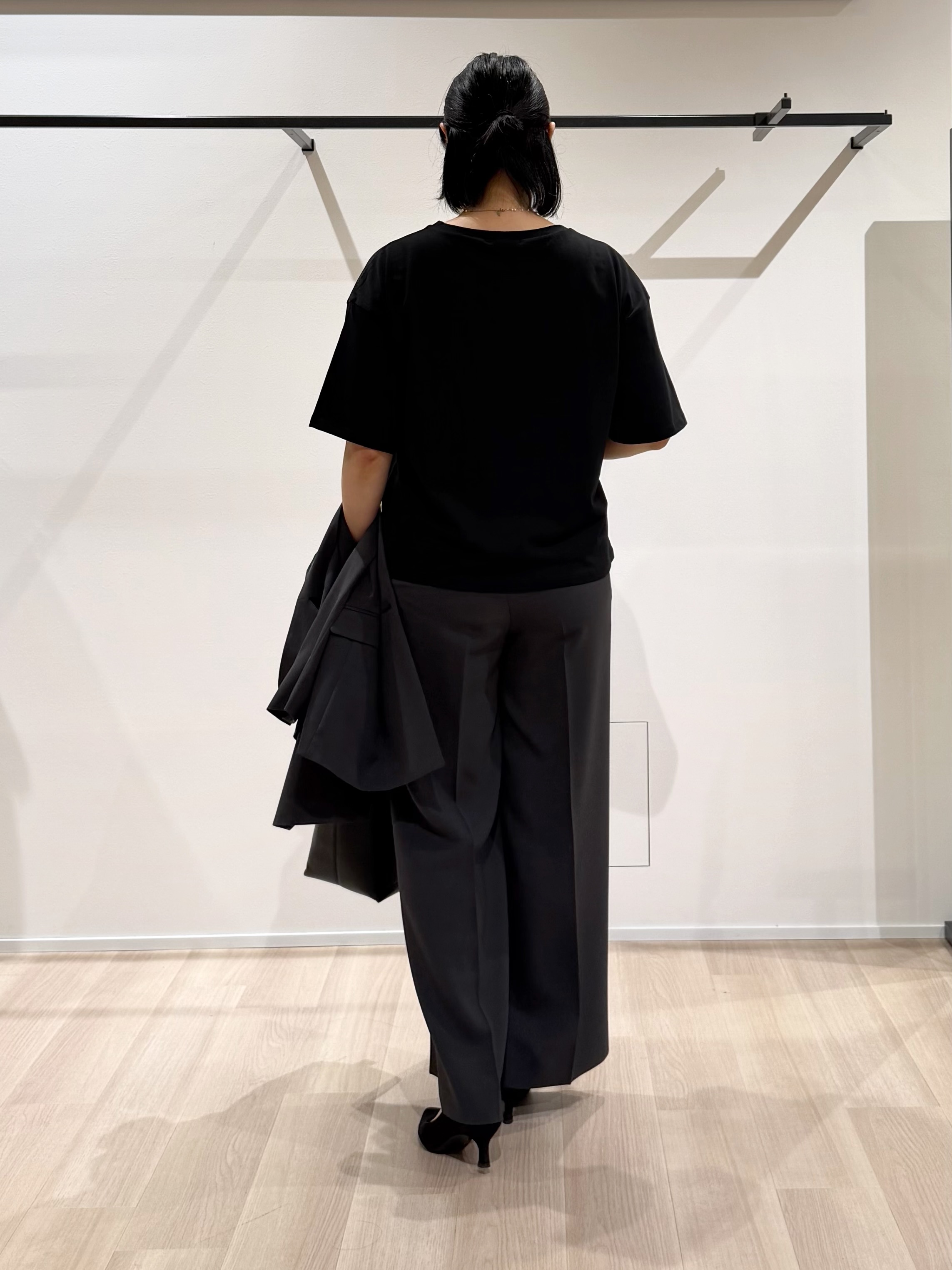 TOMOMIさんの「UNTITLED｜【新色追加/接触冷感/セットアップ可】エアリー ワイドパンツ」を使ったコーディネート