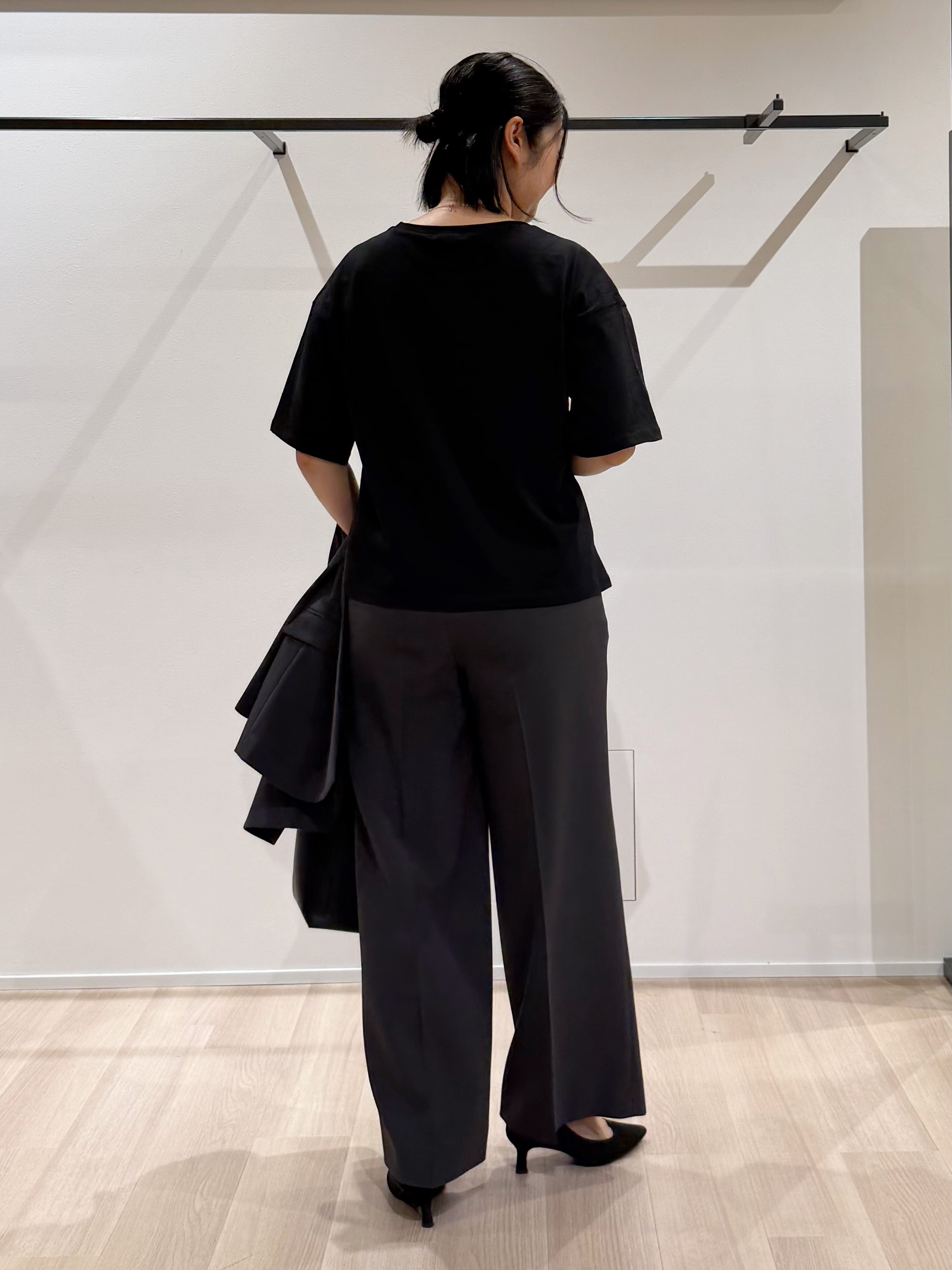 TOMOMIさんの「UNTITLED｜【新色追加/接触冷感/セットアップ可】エアリー ワイドパンツ」を使ったコーディネート