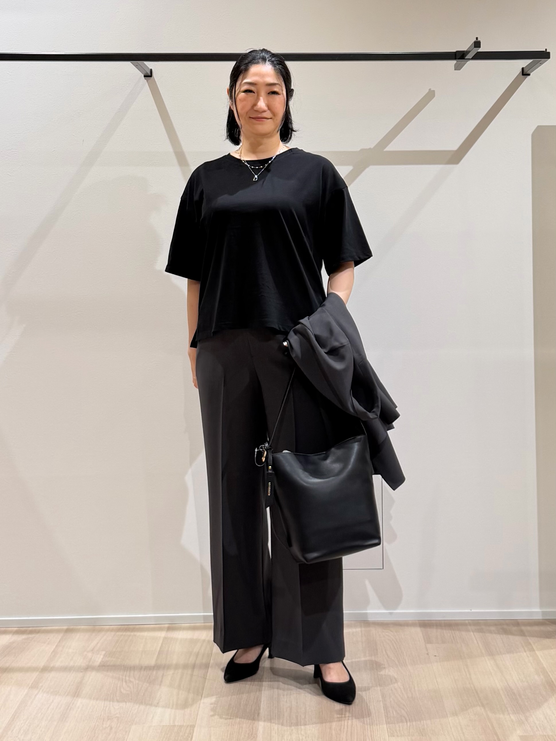 TOMOMIさんの「UNTITLED｜【新色追加/接触冷感/セットアップ可】エアリー ワイドパンツ」を使ったコーディネート