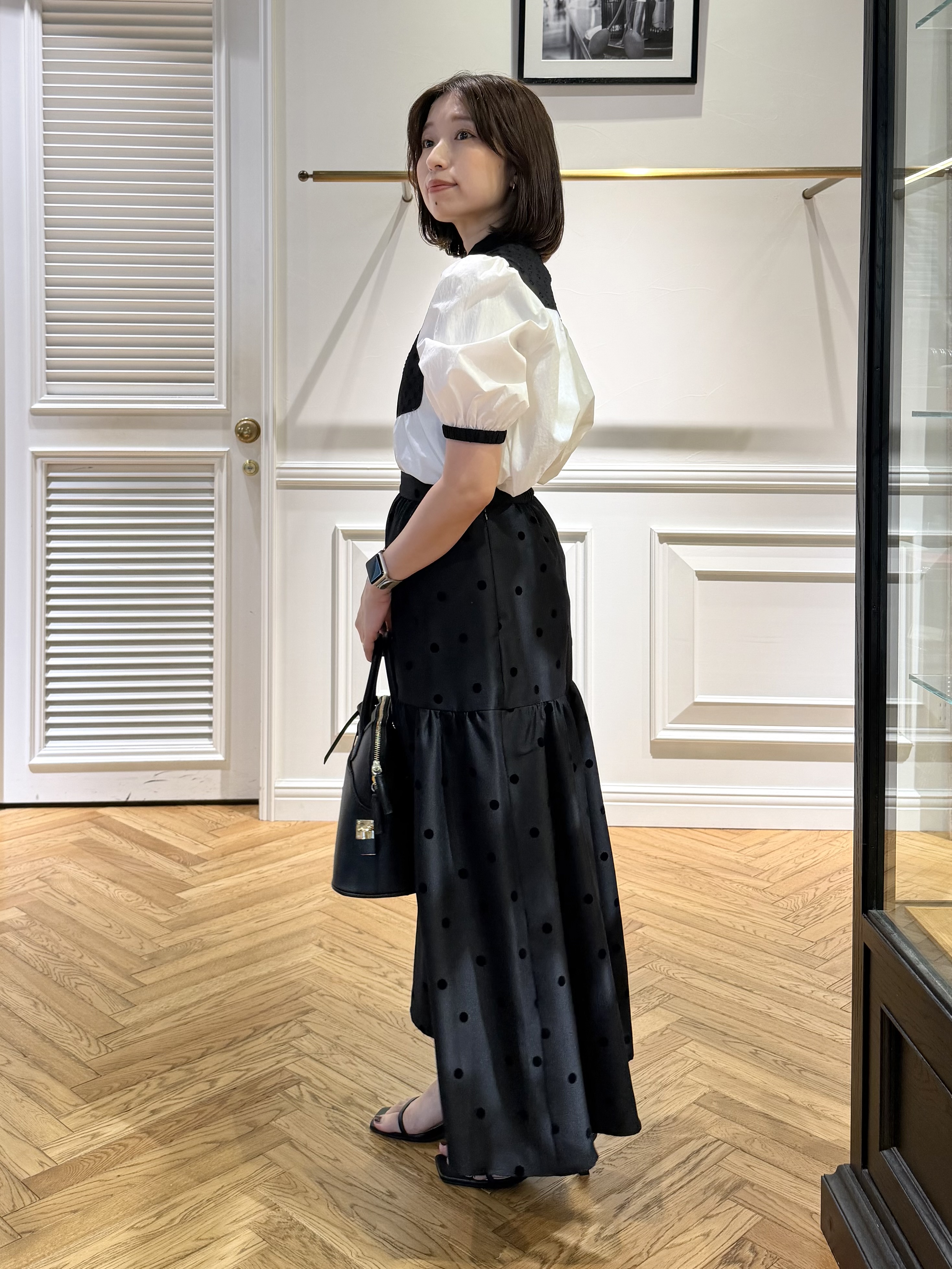 つじ まこさんの「DRESSTERIOR｜【着映え】パフスリーブ ブザムブラウス」を使ったコーディネート