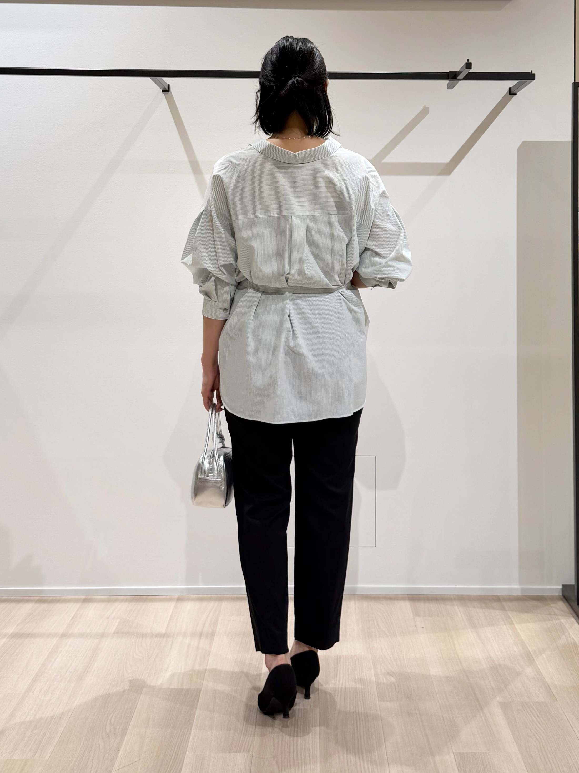 TOMOMIさんの「UNTITLED｜【UVケア／接触冷感／ベルト付】サッカー素材シャツ」を使ったコーディネート