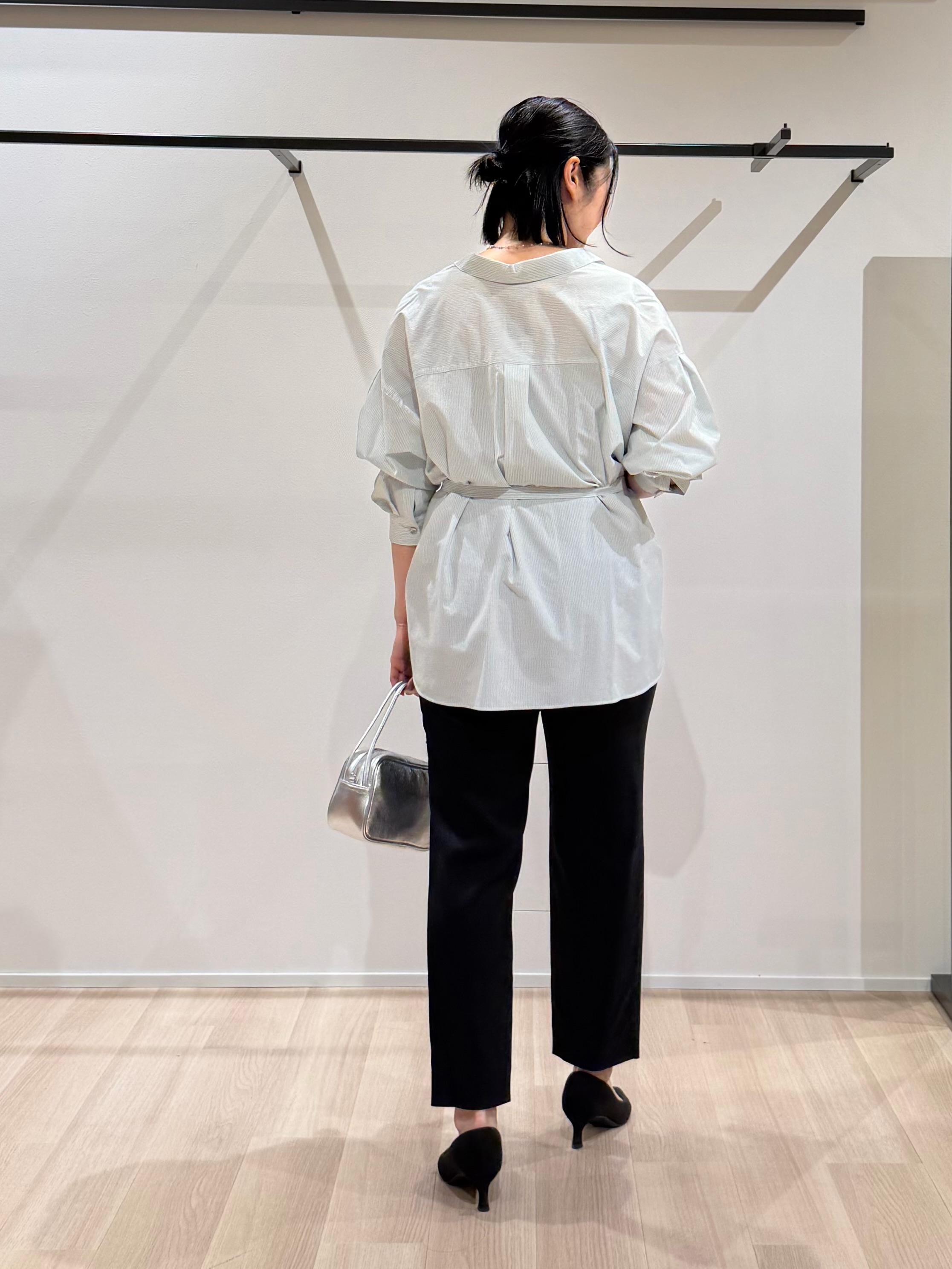 TOMOMIさんの「UNTITLED｜【UVケア／接触冷感／ベルト付】サッカー素材シャツ」を使ったコーディネート