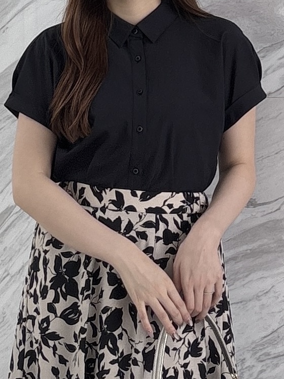 sayaさんの「grove｜ドルマンシャツブラウス」を使ったコーディネート