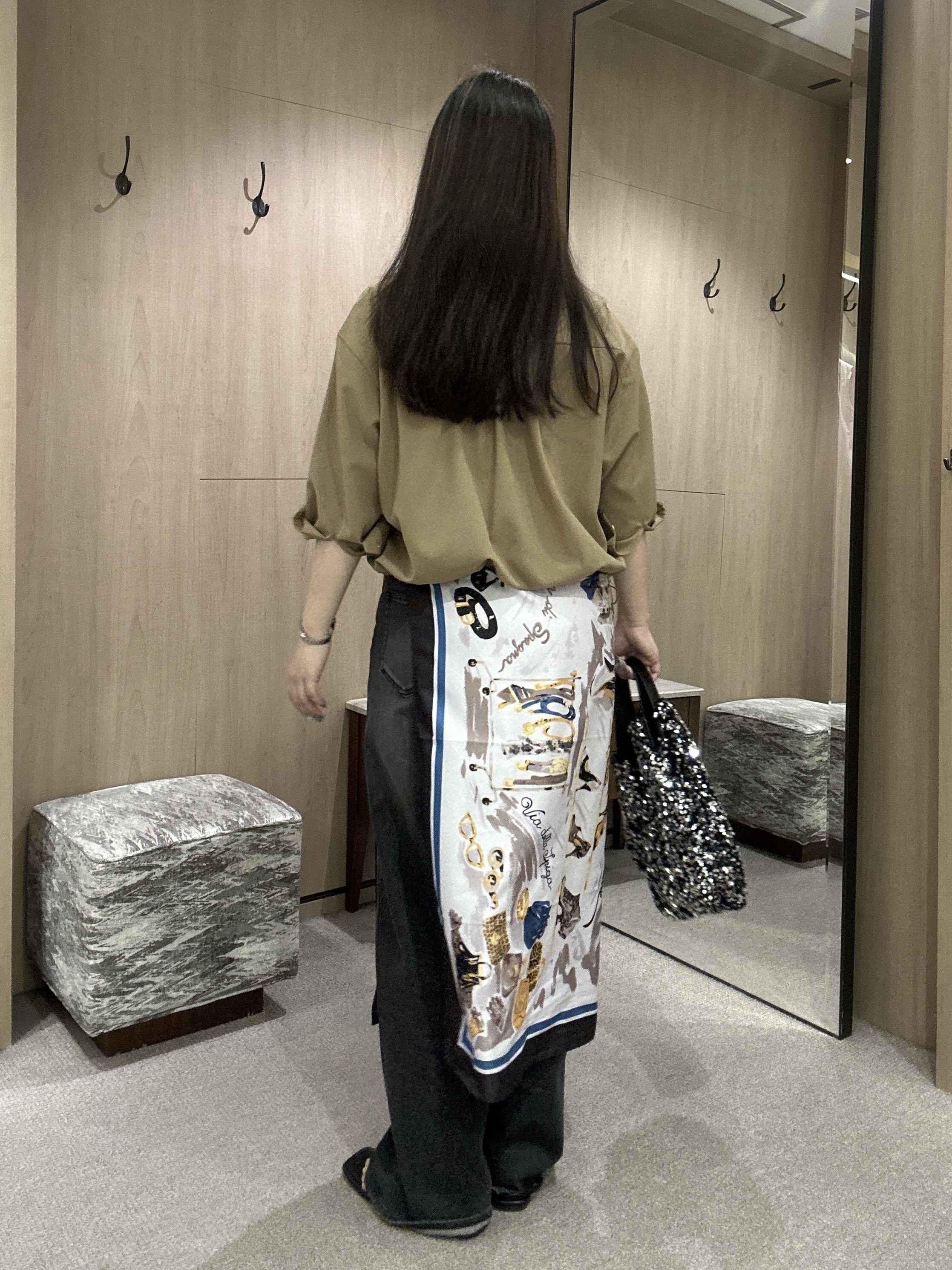 YURIさんの「UNTITLED｜スパンコールフラットトート」を使ったコーディネート