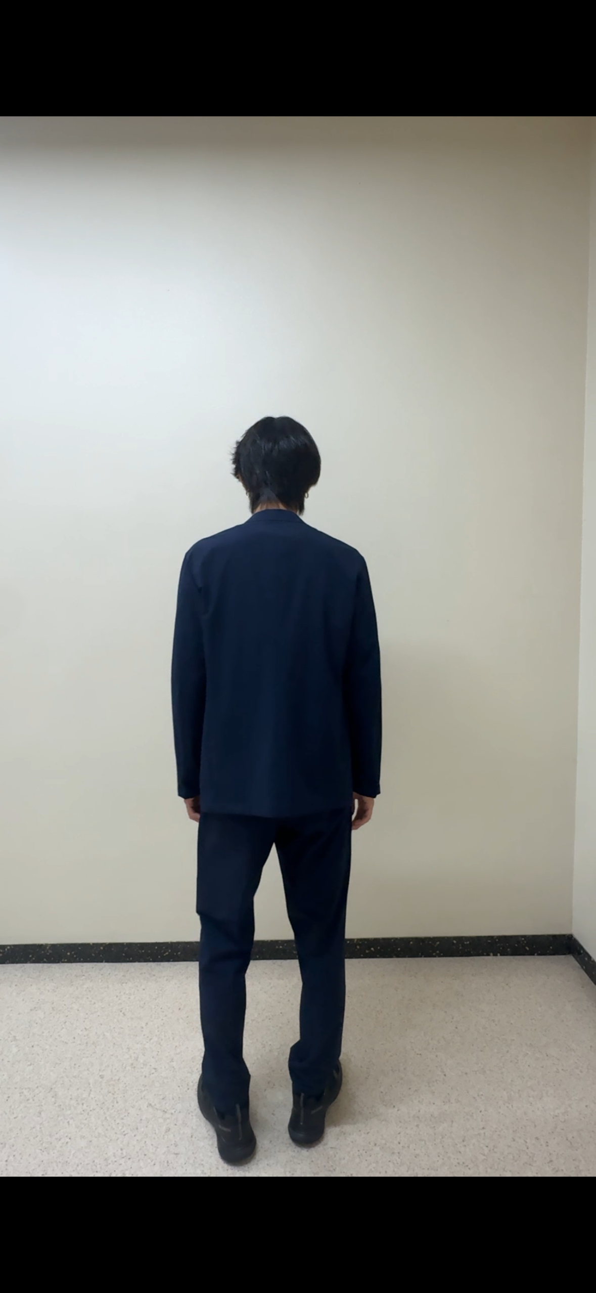 平畑慶さんの「TAKEO KIKUCHI｜3Dナイロン イージーパンツ」を使ったコーディネート