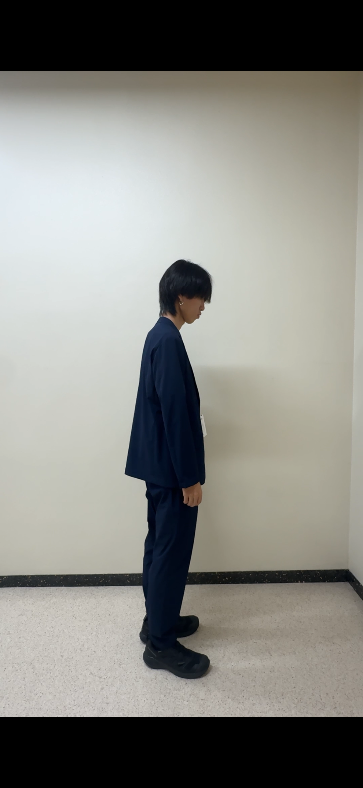 平畑慶さんの「TAKEO KIKUCHI｜3Dナイロン イージーパンツ」を使ったコーディネート