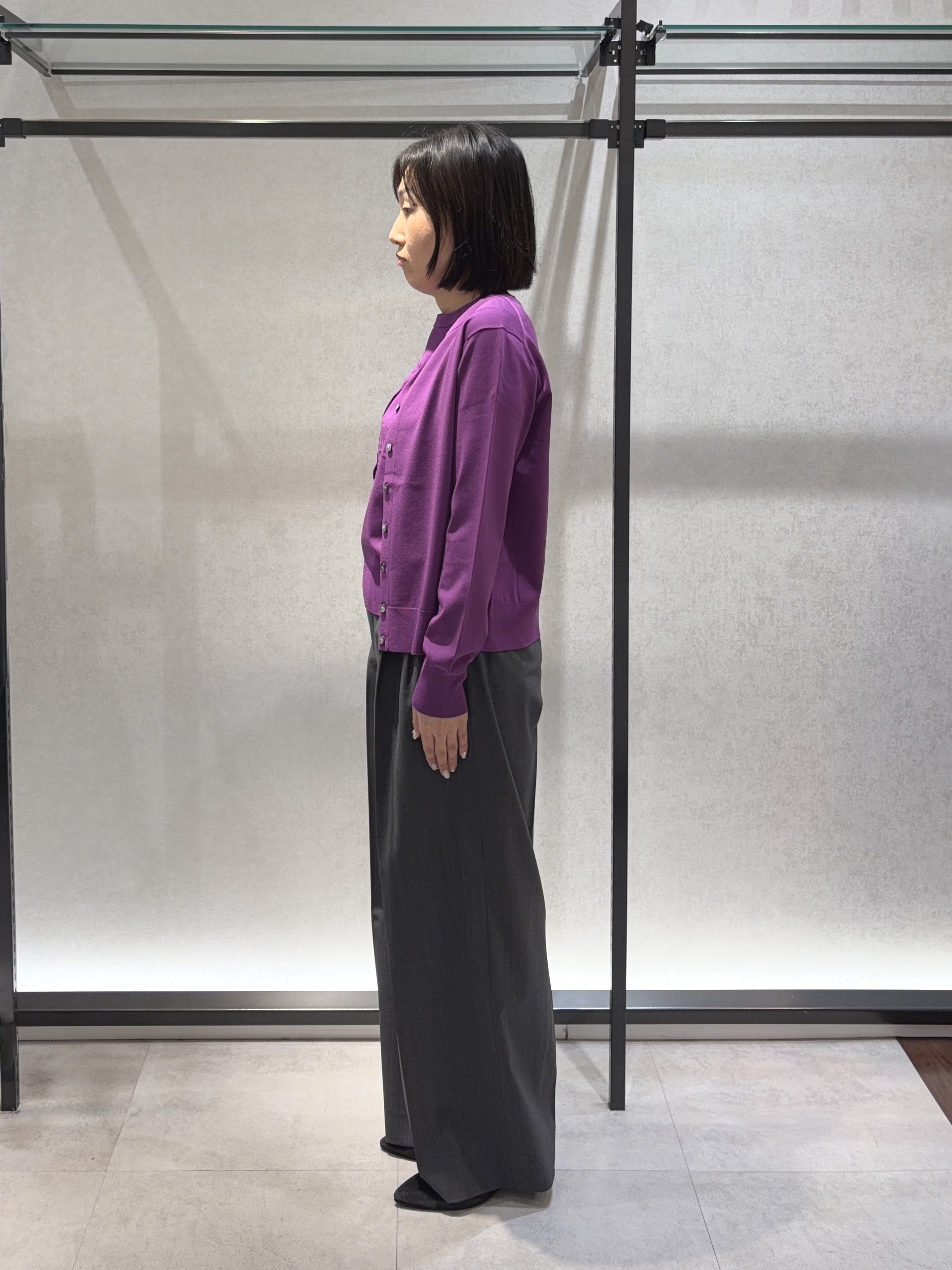 わたなべさんの「UNTITLED｜【アンサンブル可能】コンパクトニットカーディガン」を使ったコーディネート