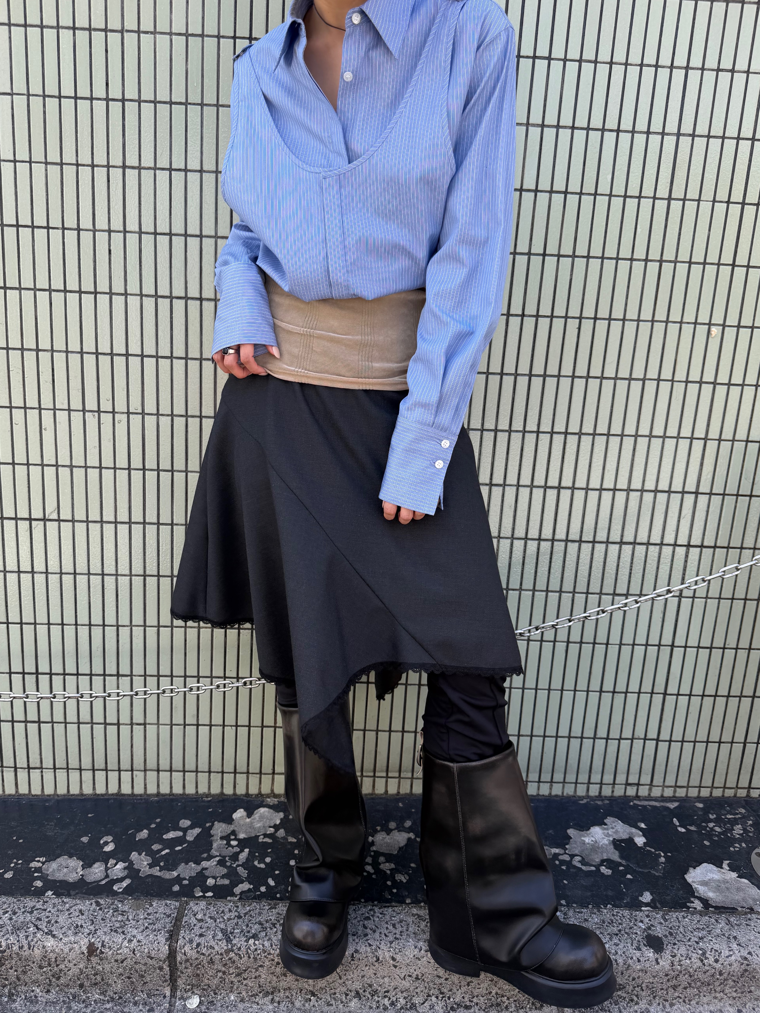 kanamiさんの「CODE A｜asymmetric lace hem skirt」を使ったコーディネート