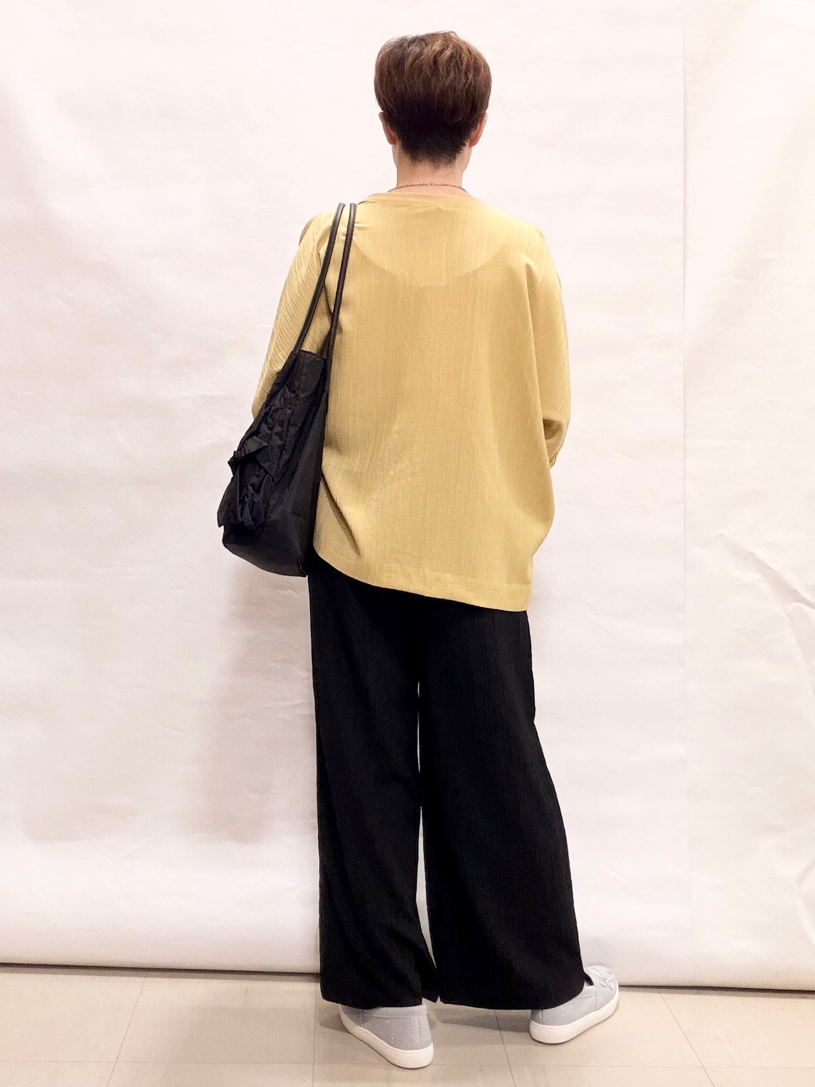 なっちゃんさんの「SHOO･LA･RUE｜【インせず着られる/洗濯後しわになりにくい】しぼしぼドルマンブラウス」を使ったコーディネート