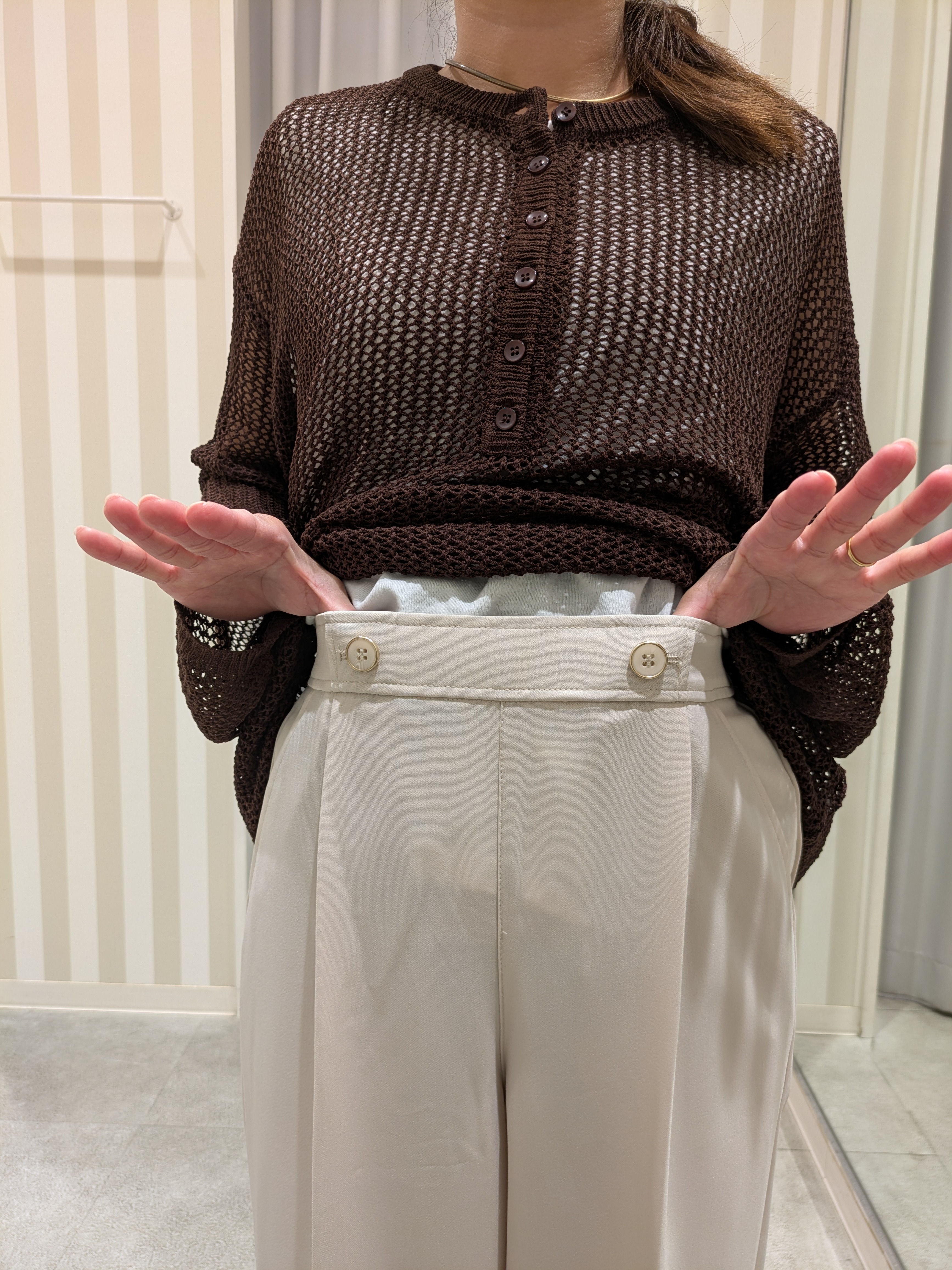 𝐂𝐡𝐢𝐢 &hearts;(ちー)さんの「SHOO･LA･RUE｜【2点セット/洗濯機可/S-LL】ヘンリーネックメッシュニット+タンクトップセット」を使ったコーディネート