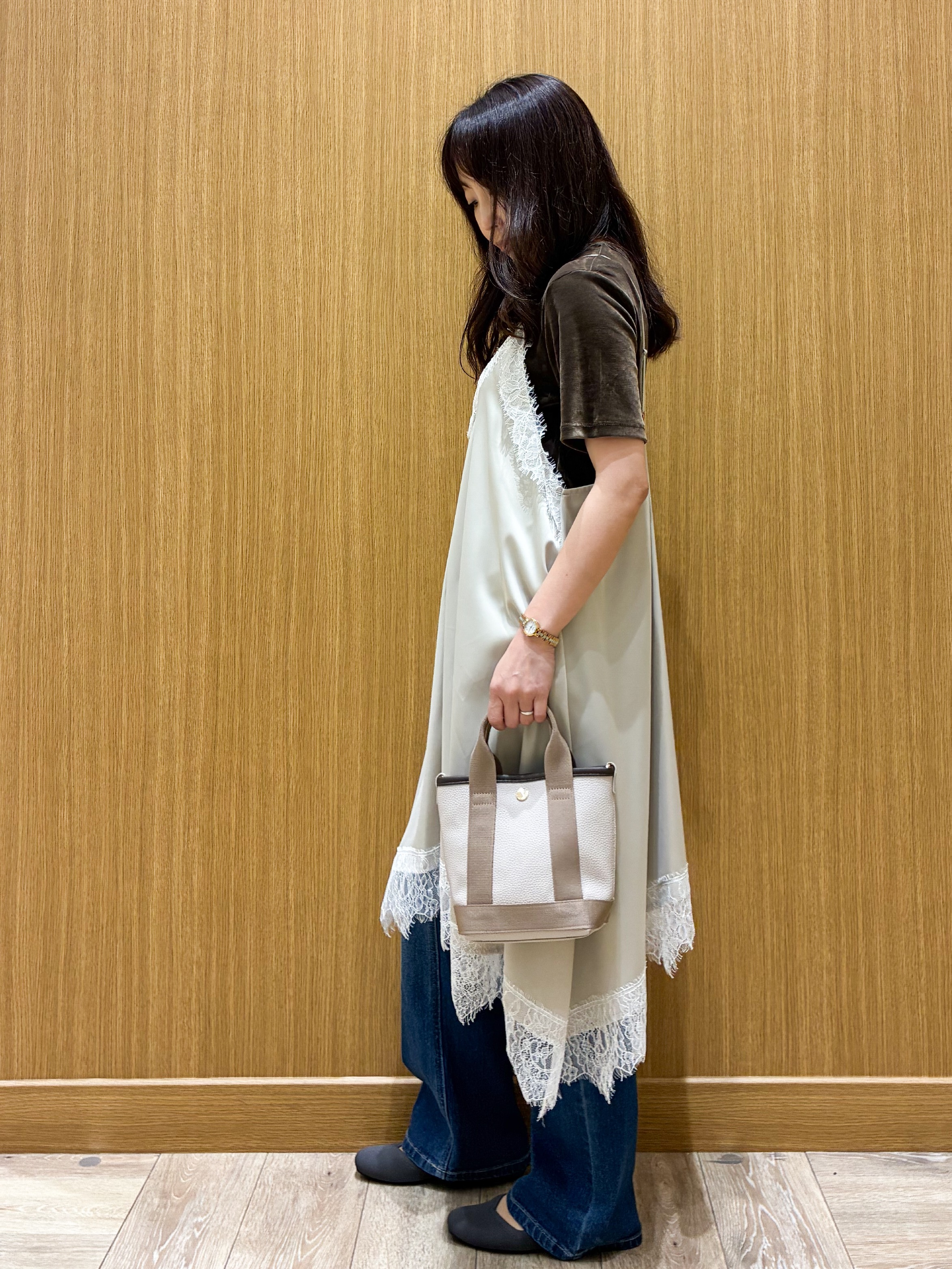 tomoさんの「OPAQUE.CLIP｜フロッキーチュールカットソー【洗濯機OK】」を使ったコーディネート