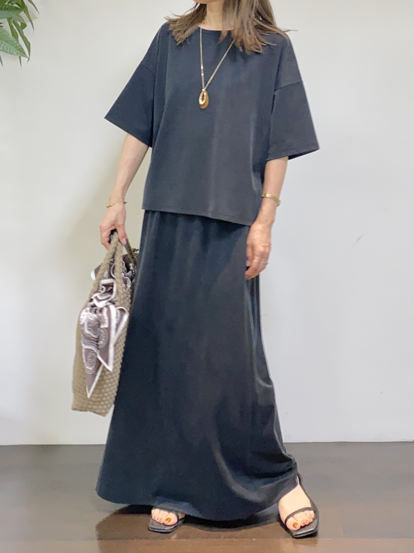 tomoさんの「UNTITLED｜【セットアップ可/接触冷感】ヴィンテージライクプルオーバー」を使ったコーディネート