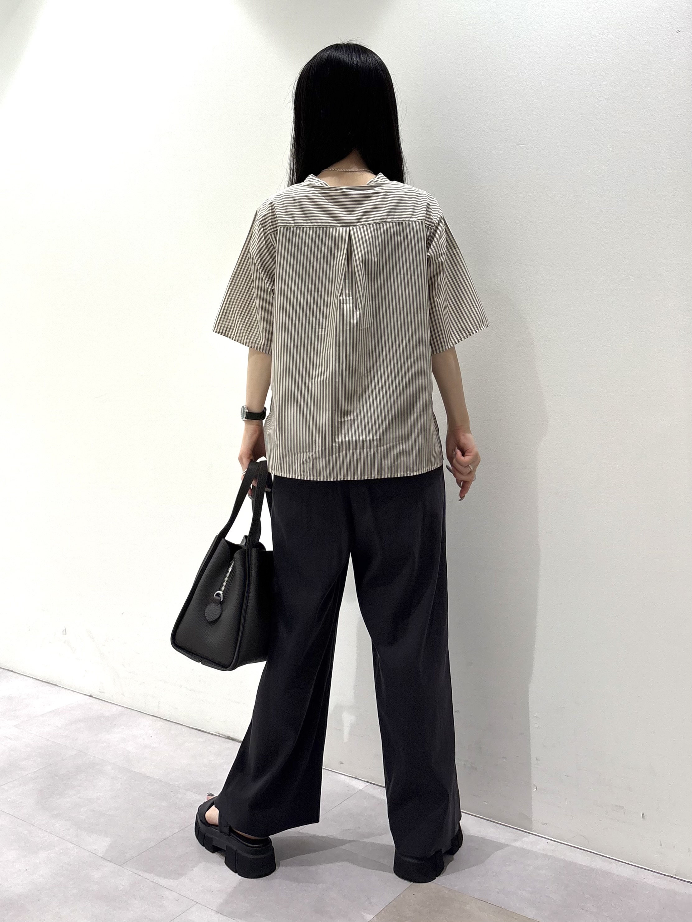 KEIKOさんの「INDIVI｜【合皮／ショルダー付】メタルデザイン ミドルバッグ」を使ったコーディネート