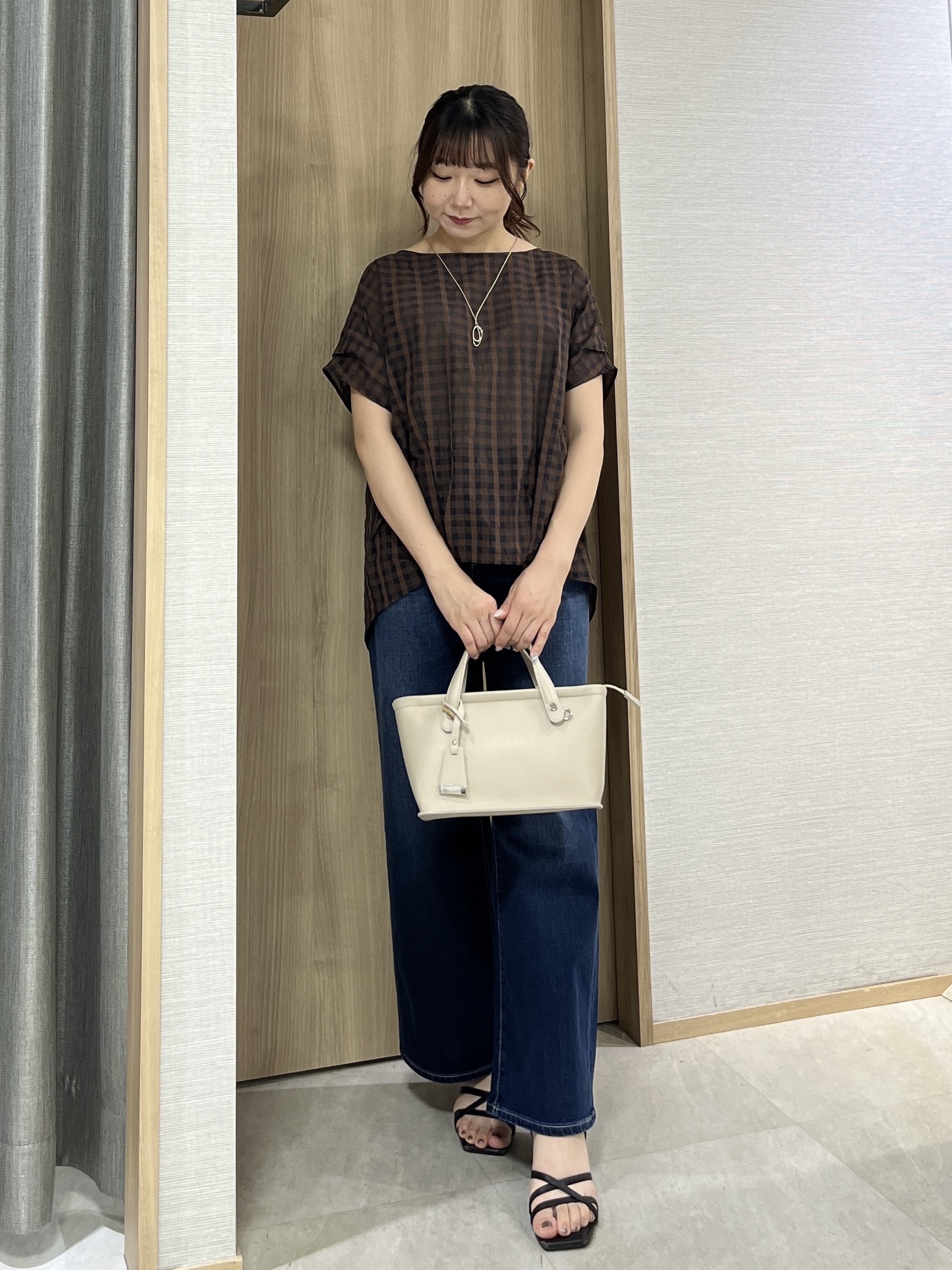 KAHOさんの「UNTITLED｜シアーチェックブラウス」を使ったコーディネート