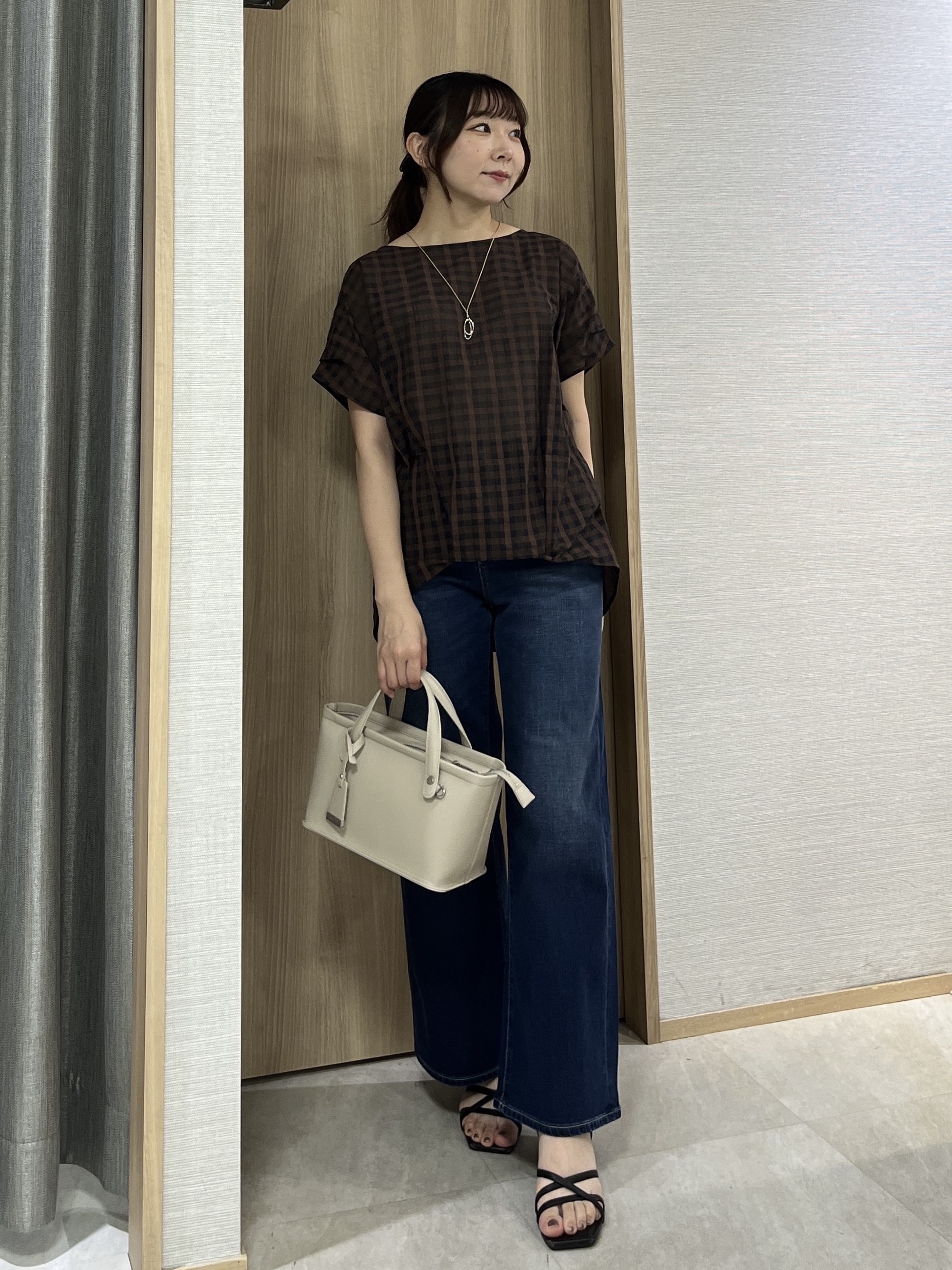 KAHOさんの「UNTITLED｜シアーチェックブラウス」を使ったコーディネート