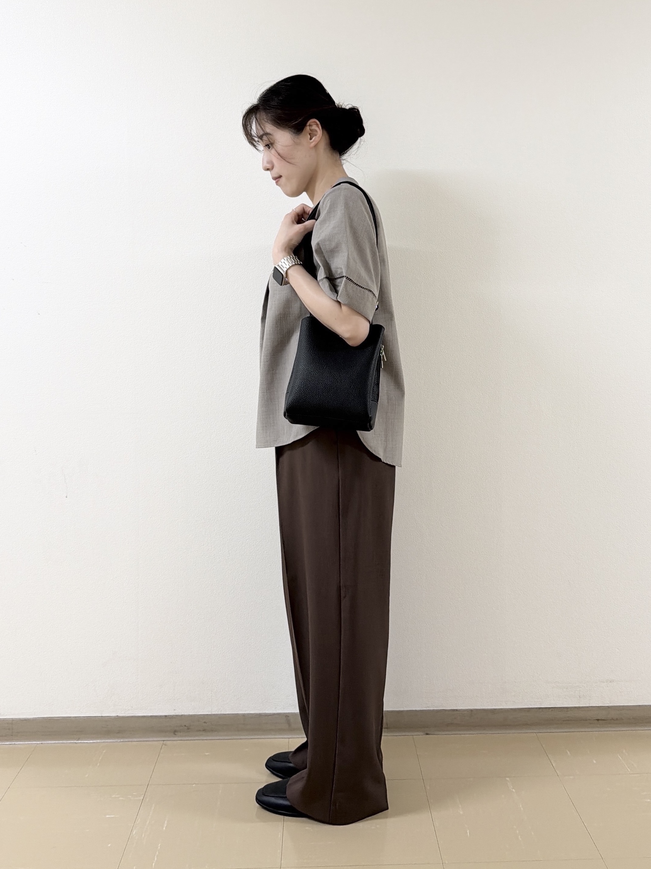 あんづさんの「SHOO･LA･RUE｜【洗濯後しわになりにくい/インせずきまる】お袖のハシゴレースで涼やかに 麻調スキッパーブラウス」を使ったコーディネート