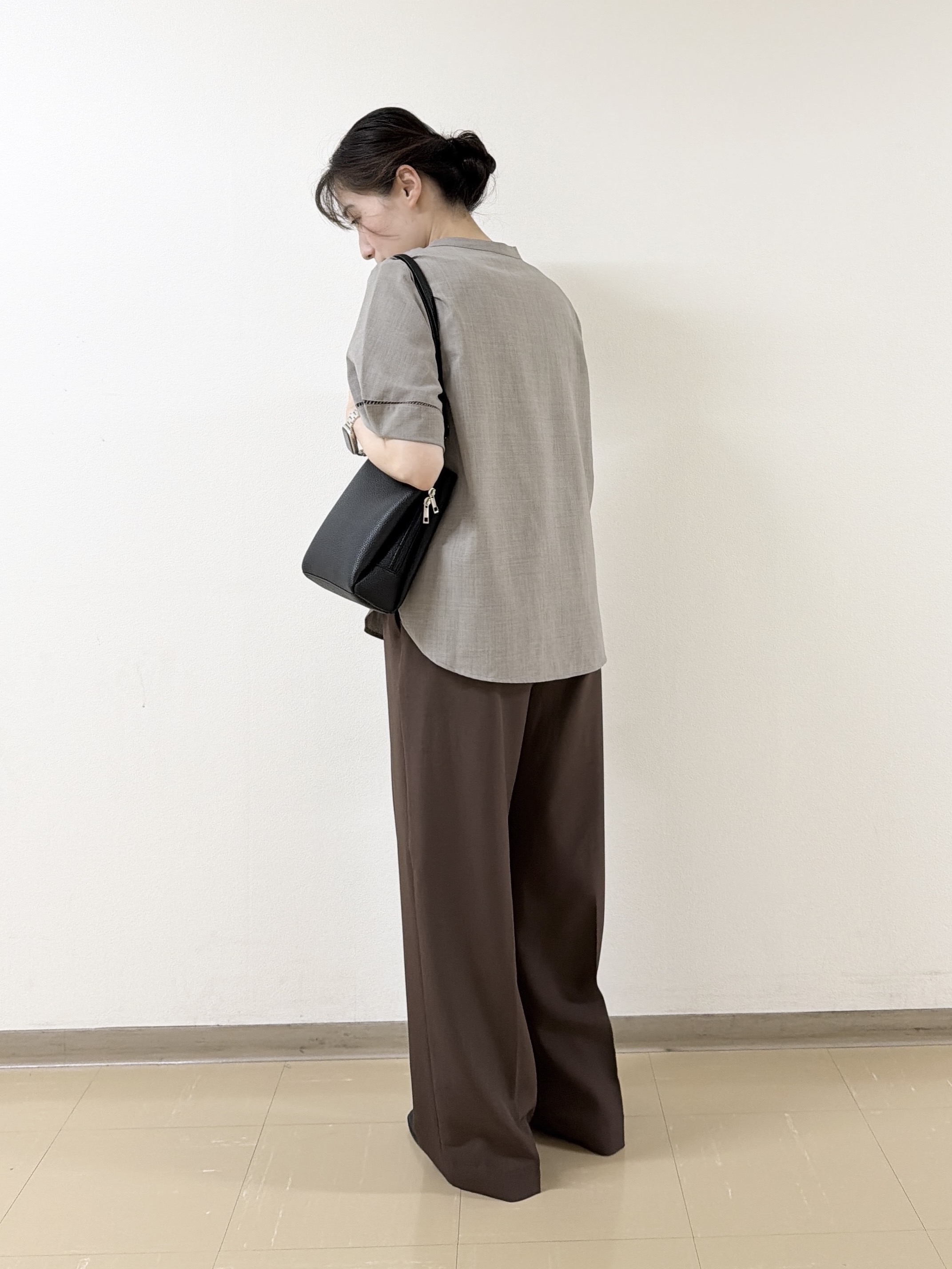 あんづさんの「SHOO･LA･RUE｜【洗濯後しわになりにくい/インせずきまる】お袖のハシゴレースで涼やかに 麻調スキッパーブラウス」を使ったコーディネート