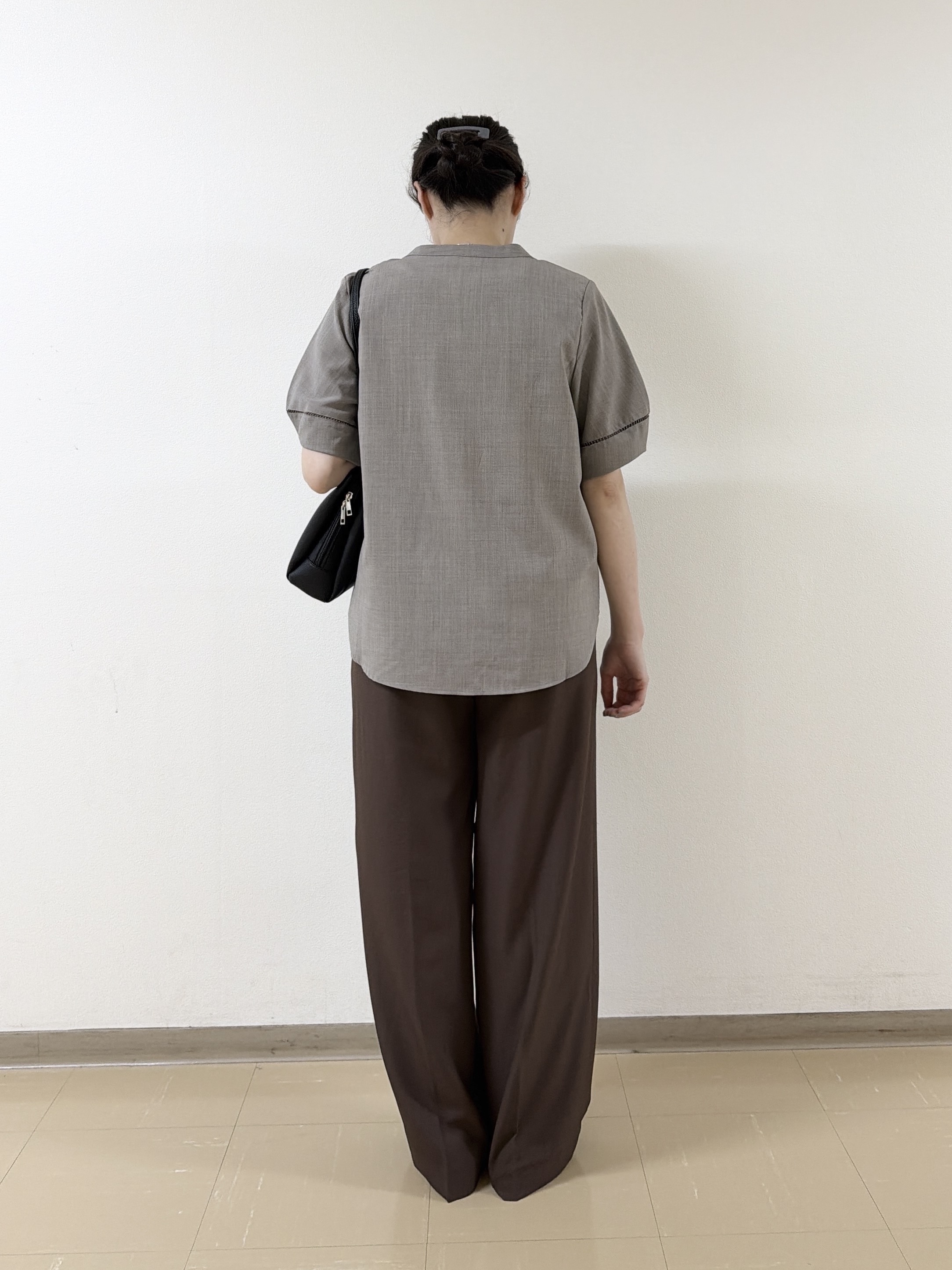 あんづさんの「SHOO･LA･RUE｜【洗濯後しわになりにくい/インせずきまる】お袖のハシゴレースで涼やかに 麻調スキッパーブラウス」を使ったコーディネート
