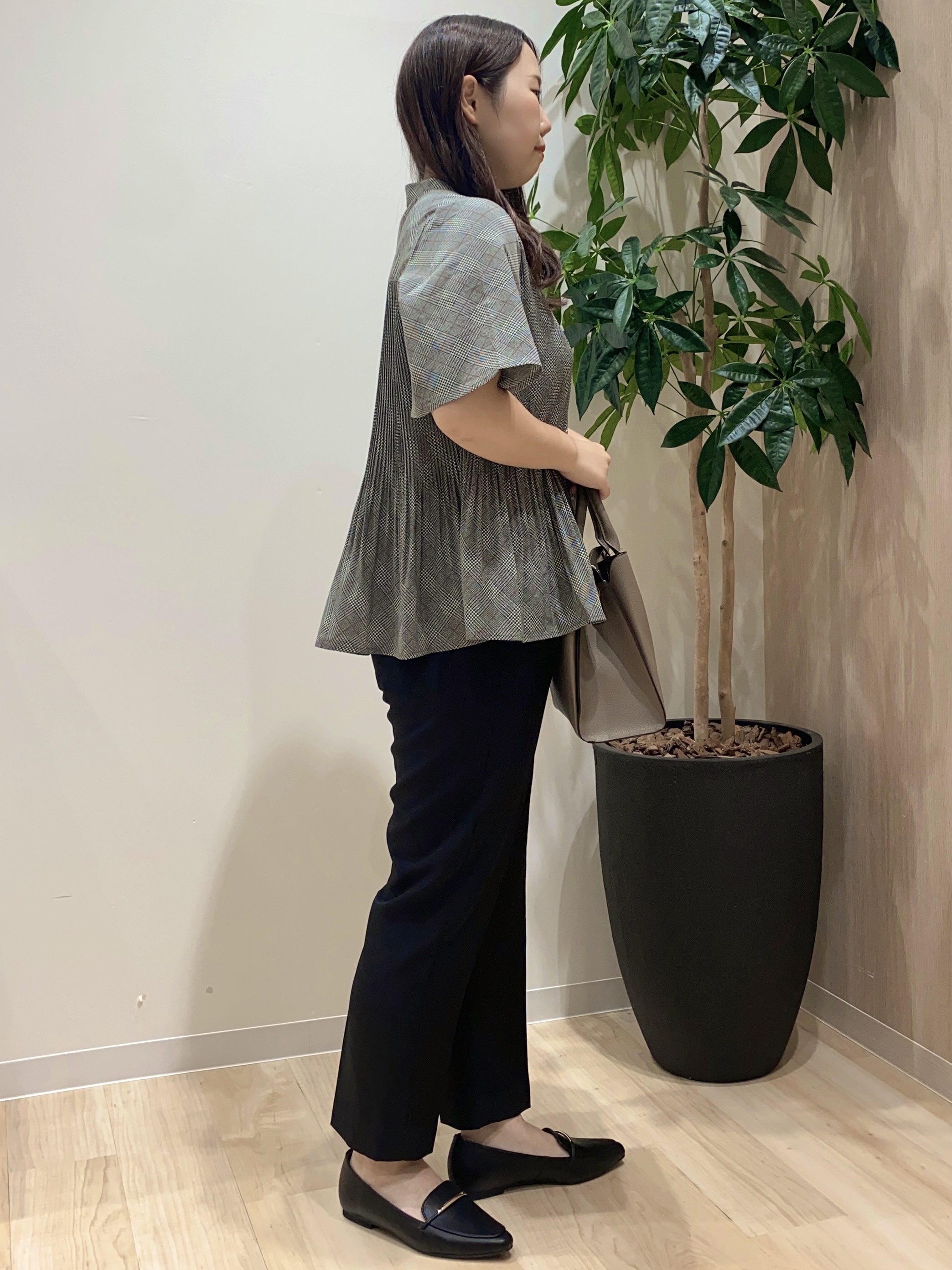 HANAさんの「grove｜【体系カバー◎】大人フェミニン消しプリーツブラウス」を使ったコーディネート