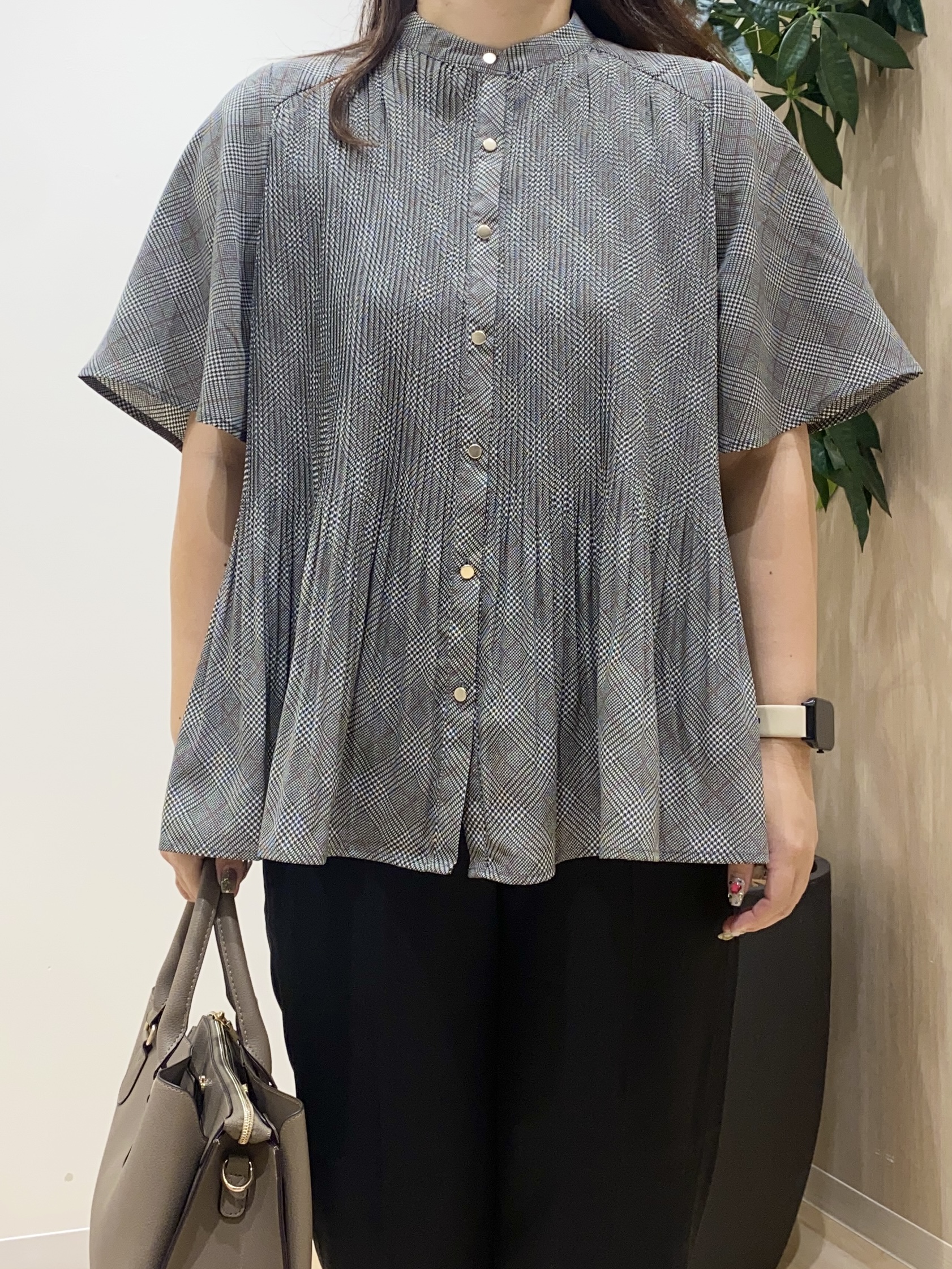 HANAさんの「grove｜【体系カバー◎】大人フェミニン消しプリーツブラウス」を使ったコーディネート