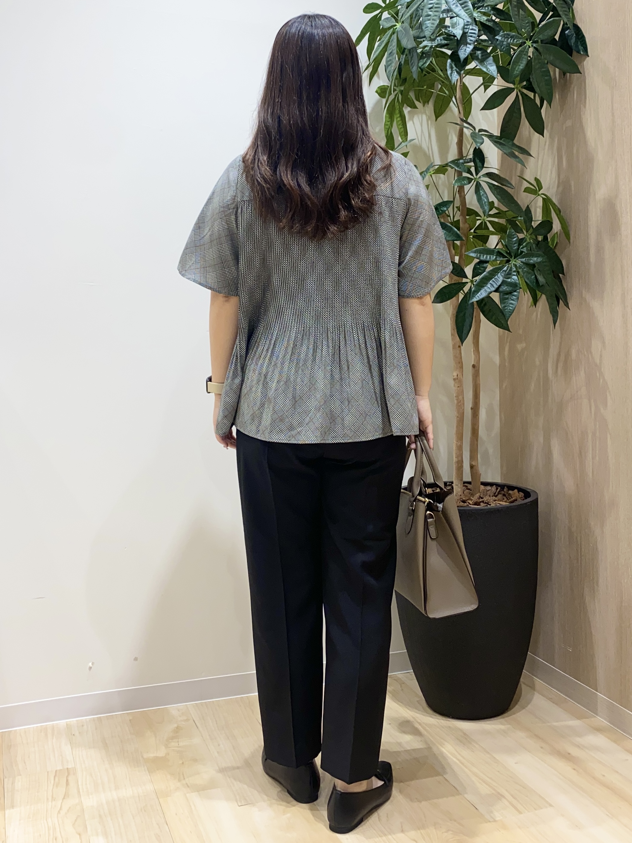 HANAさんの「grove｜【体系カバー◎】大人フェミニン消しプリーツブラウス」を使ったコーディネート