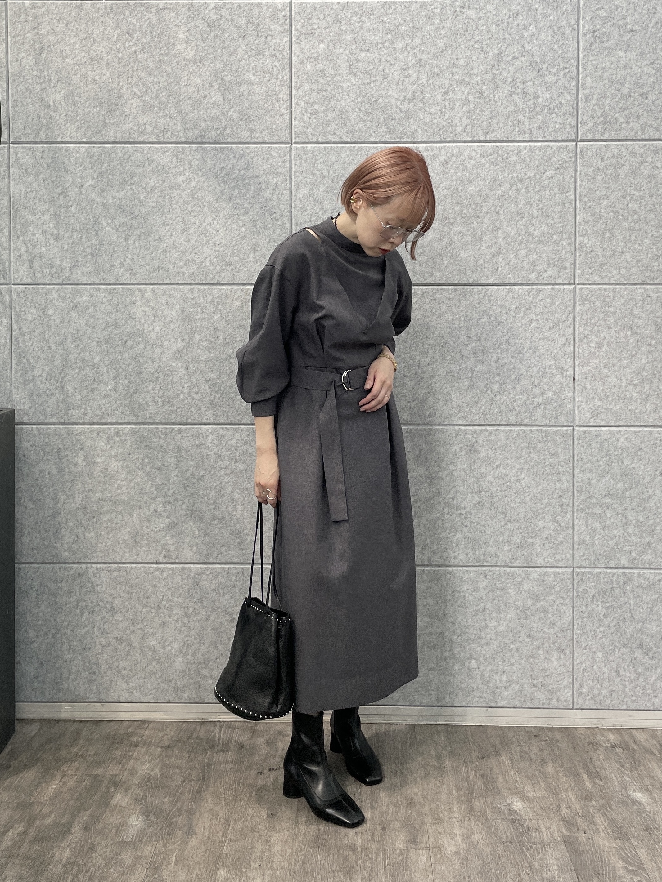 mikuさんの「INDIVI｜【MILLELA FIRENZE】スタッズ付き巾着レザーバッグ」を使ったコーディネート