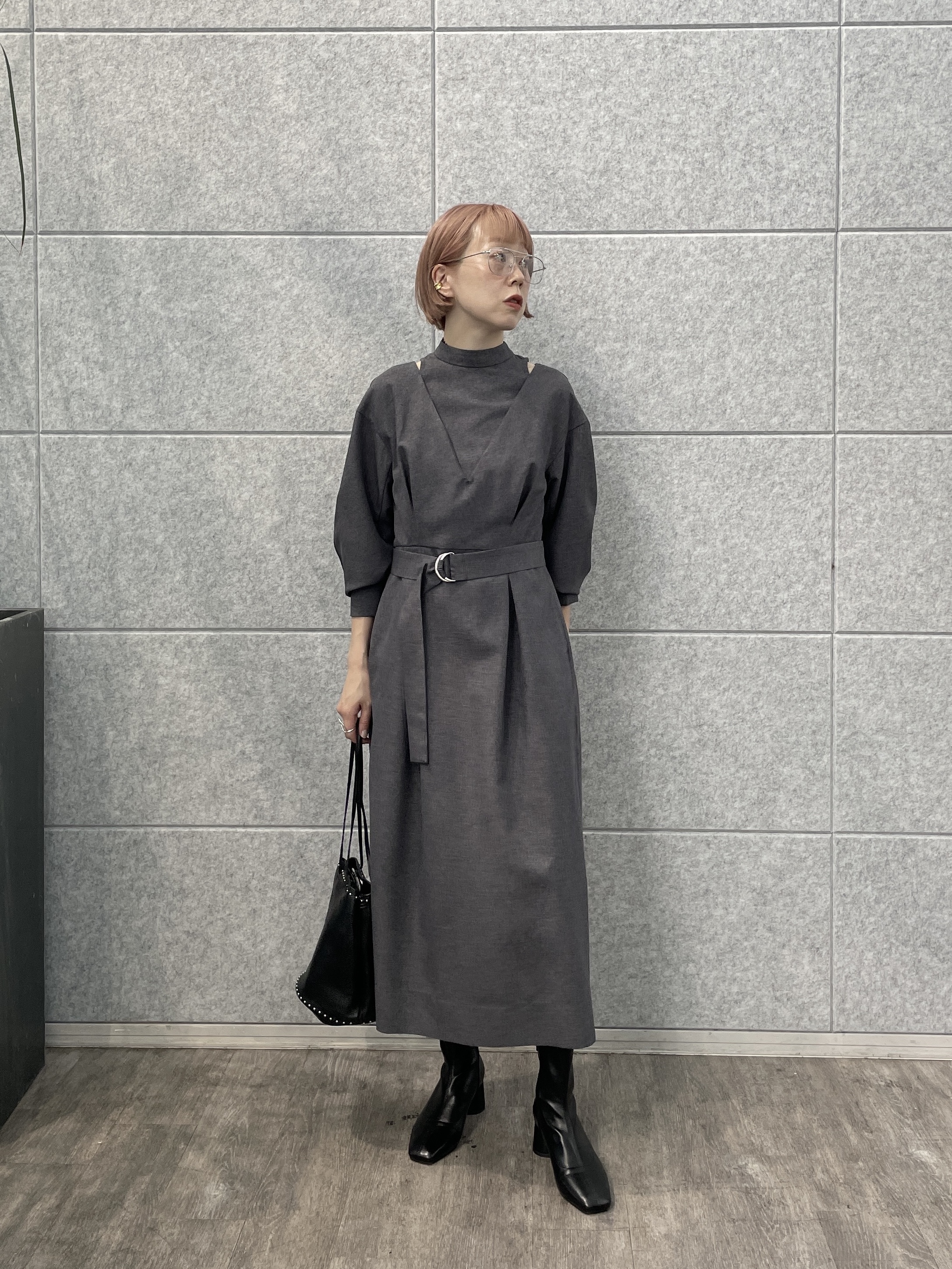 mikuさんの「INDIVI｜【MILLELA FIRENZE】スタッズ付き巾着レザーバッグ」を使ったコーディネート