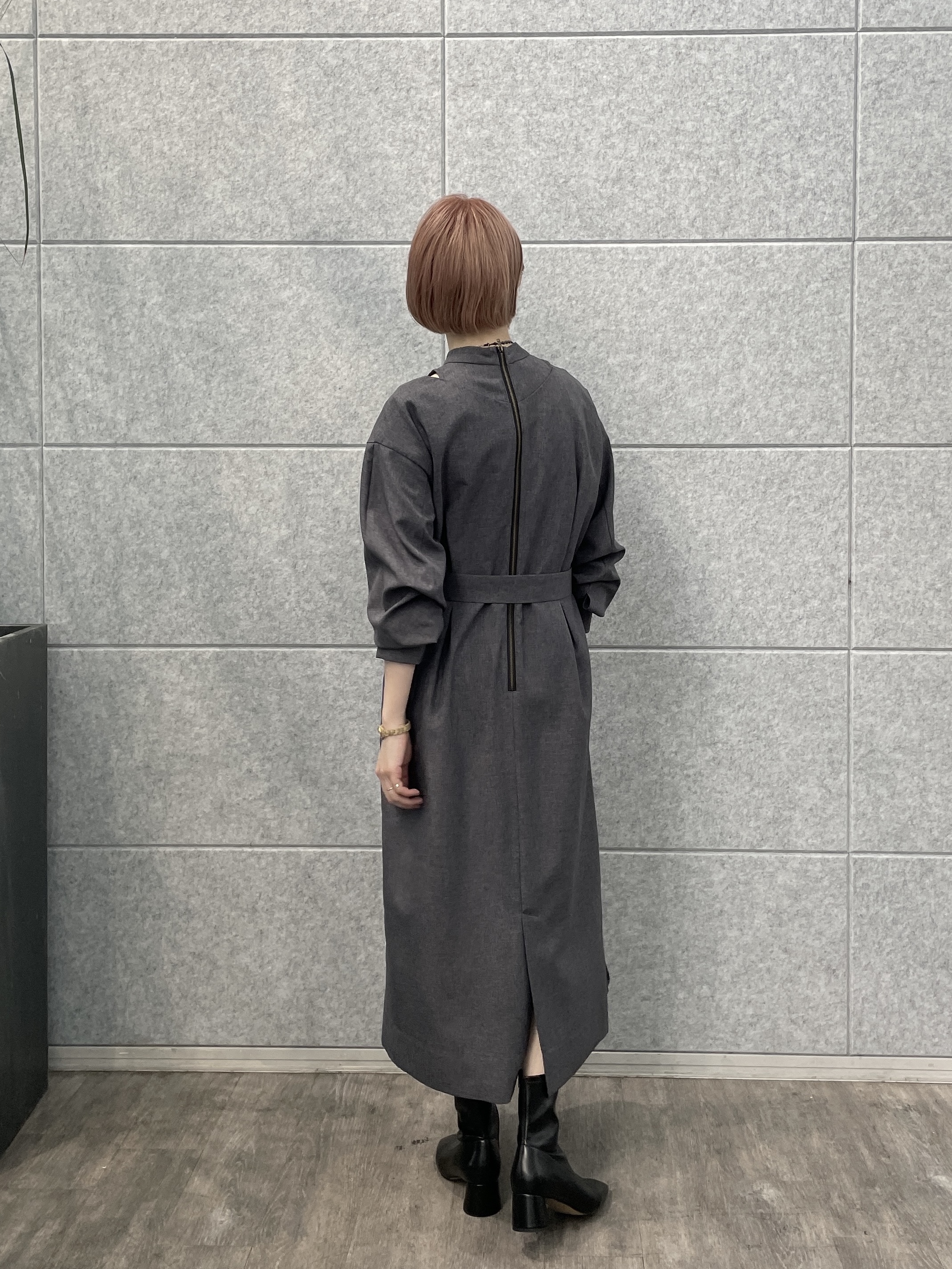 mikuさんの「INDIVI｜【MILLELA FIRENZE】スタッズ付き巾着レザーバッグ」を使ったコーディネート