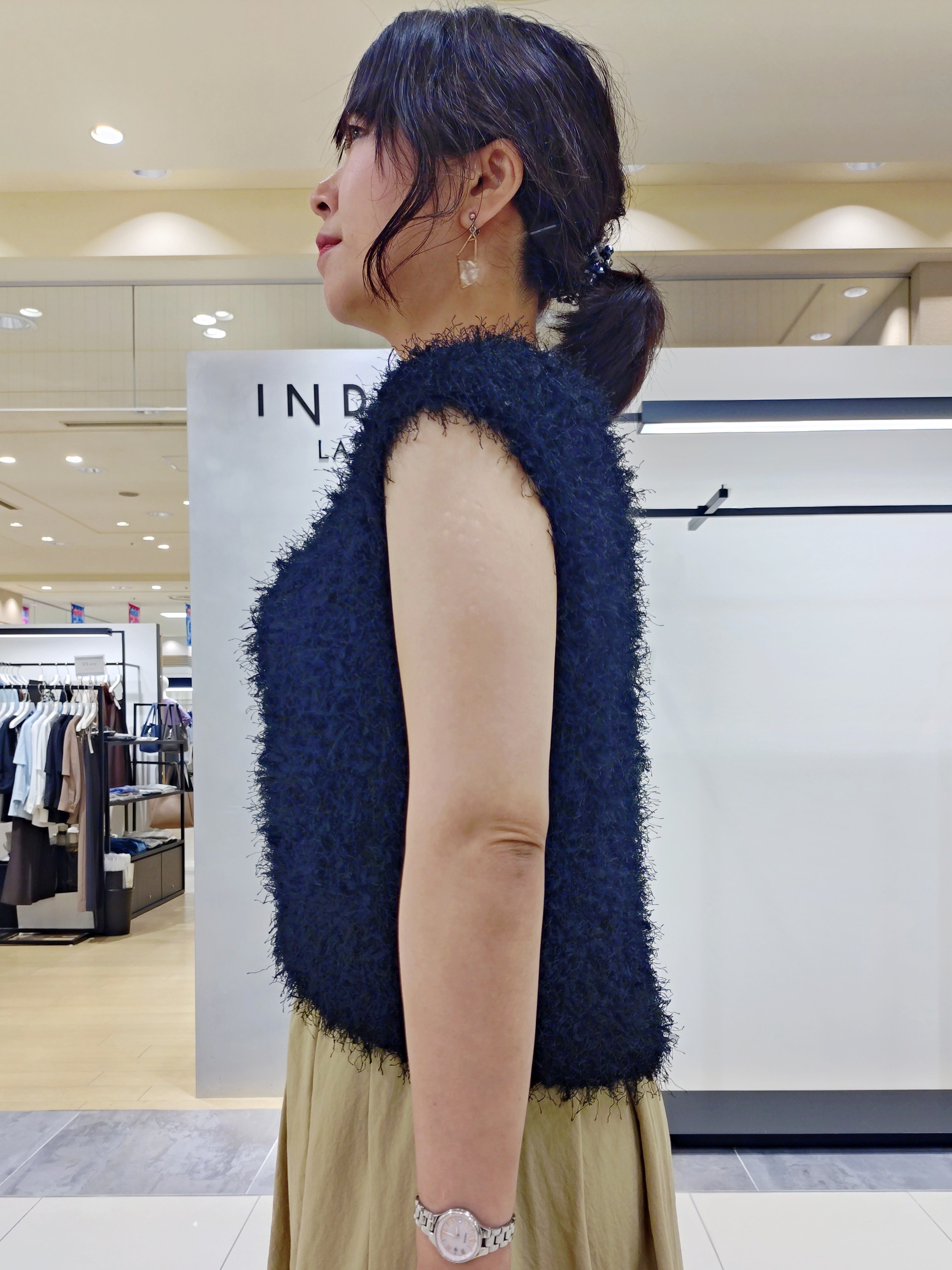 TOMOMIさんの「INDIVI｜【撥水／裏地なし軽量】ギャザーボリュームスカート」を使ったコーディネート