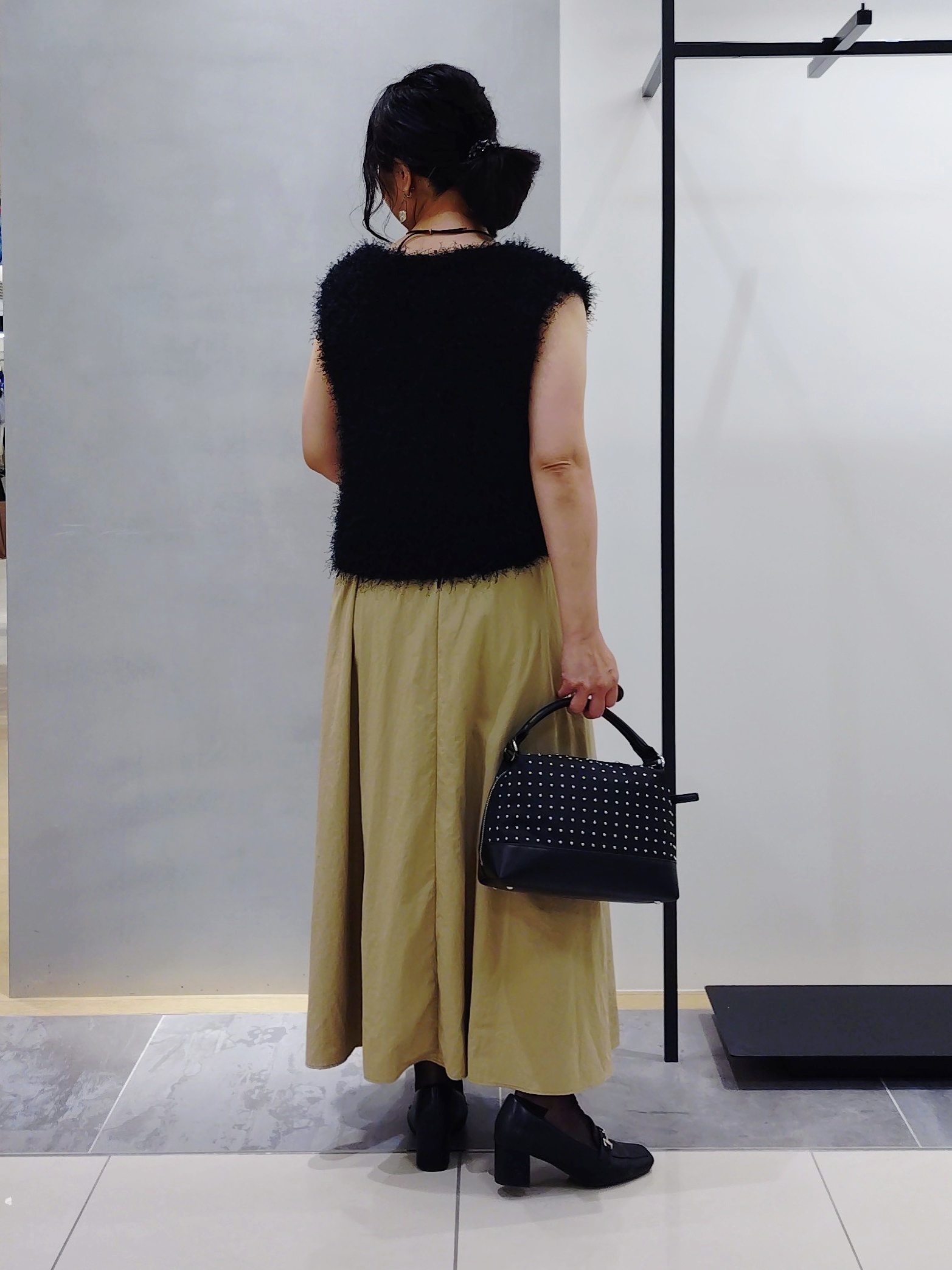 TOMOMIさんの「INDIVI｜【撥水／裏地なし軽量】ギャザーボリュームスカート」を使ったコーディネート