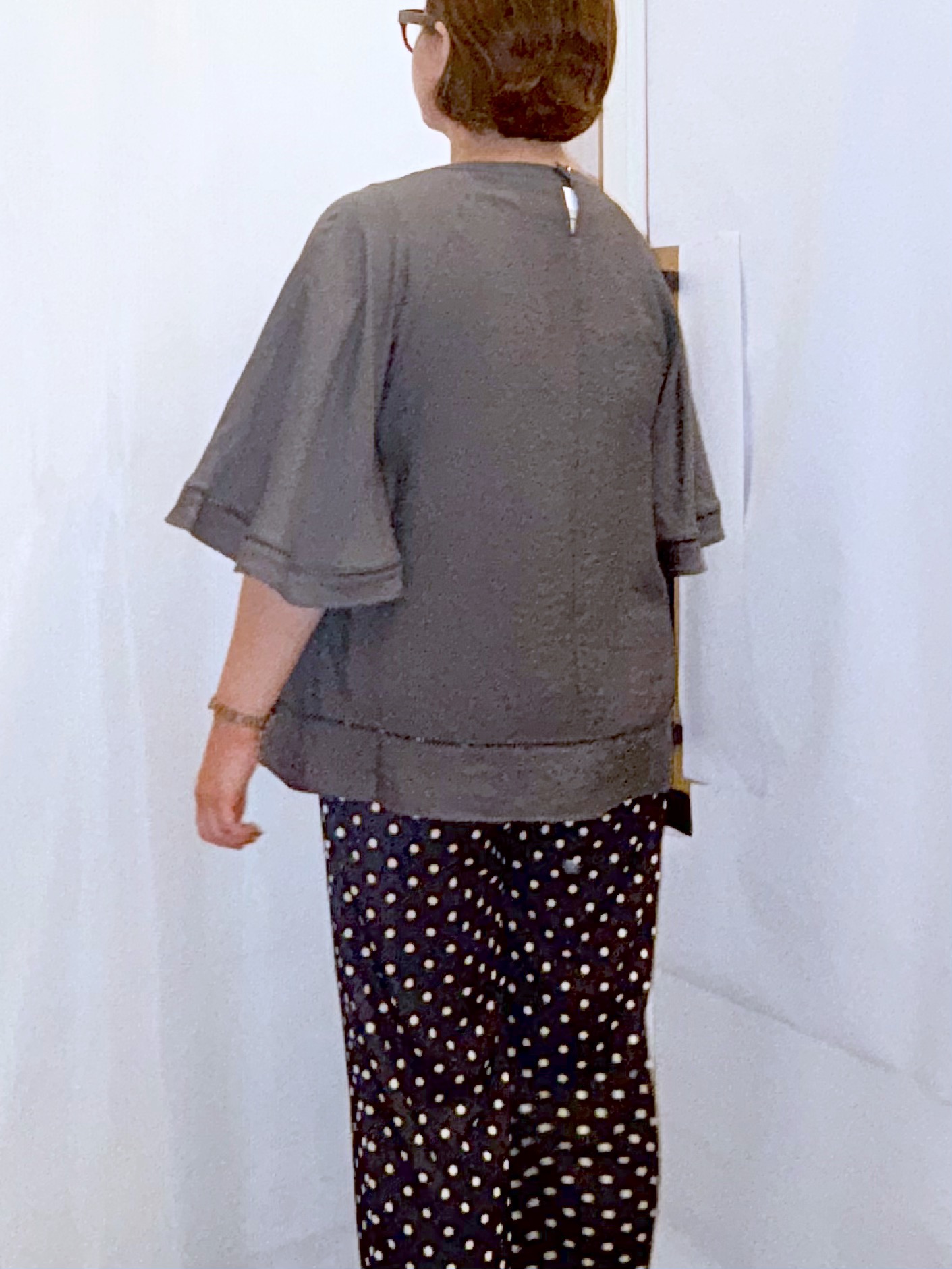 砂糖さんの「SHOO･LA･RUE｜【ひんやり/S-LL/体型カバー】はしごレースが涼し気な スラブポンチョ風ブラウス」を使ったコーディネート