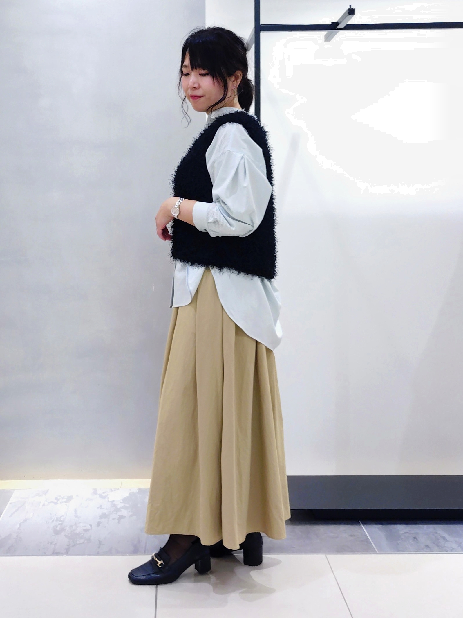 TOMOMIさんの「INDIVI｜【撥水／裏地なし軽量】ギャザーボリュームスカート」を使ったコーディネート