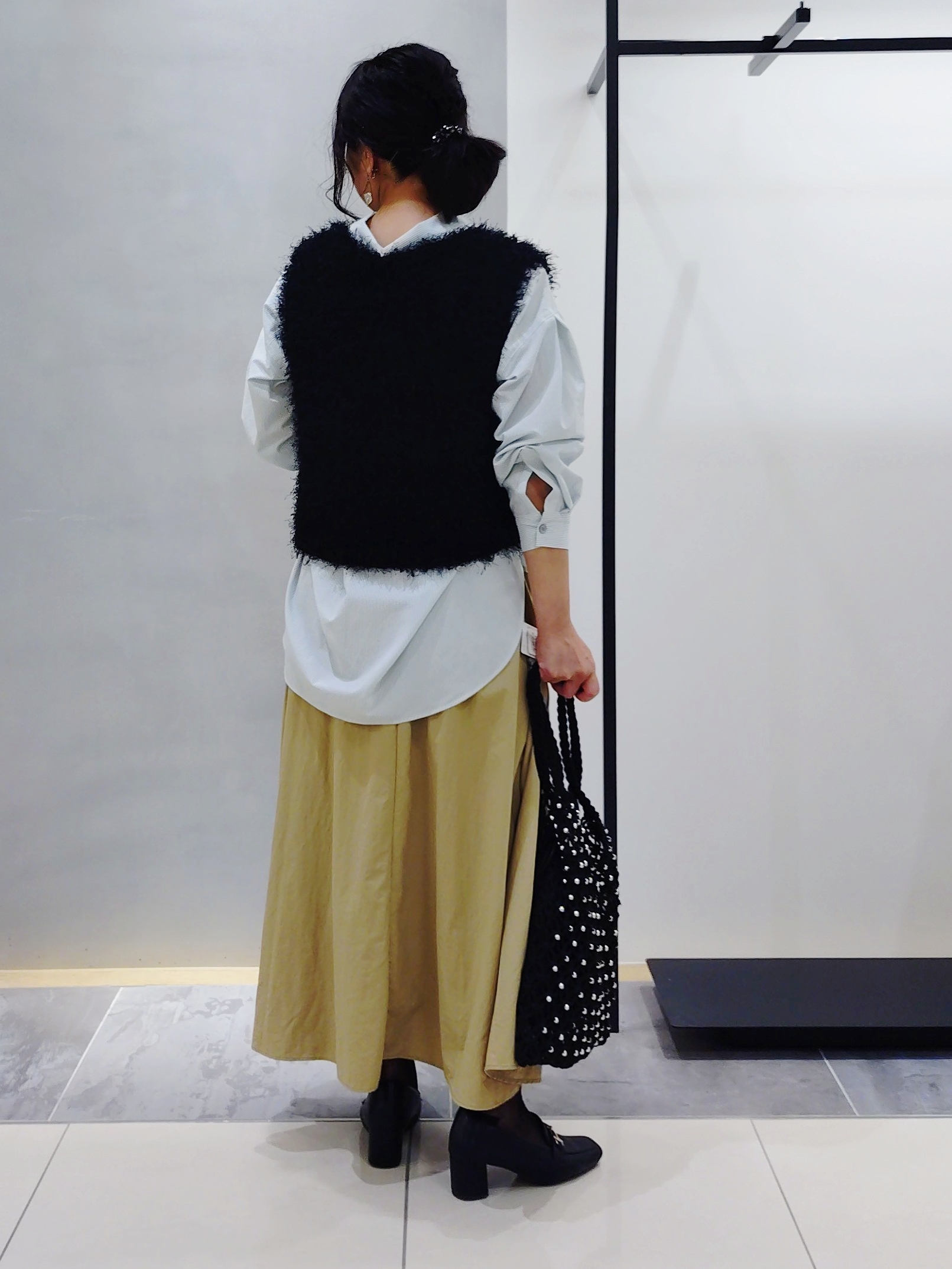 TOMOMIさんの「INDIVI｜【撥水／裏地なし軽量】ギャザーボリュームスカート」を使ったコーディネート