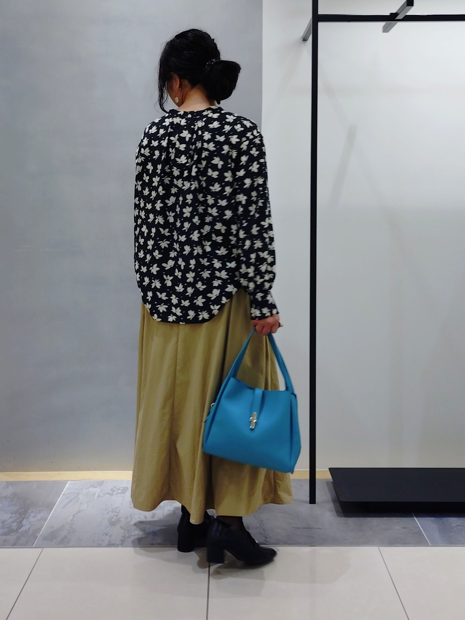 TOMOMIさんの「INDIVI｜【撥水／裏地なし軽量】ギャザーボリュームスカート」を使ったコーディネート