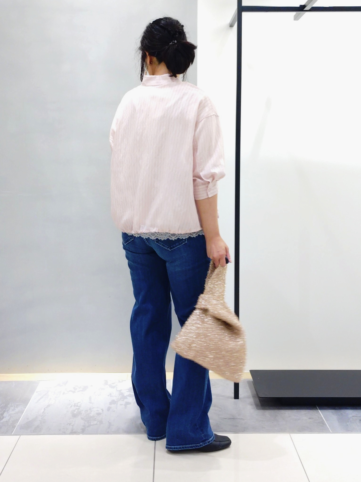 TOMOMIさんの「INDIVI｜【褒められデニム】ワイドストレート デニムパンツ」を使ったコーディネート
