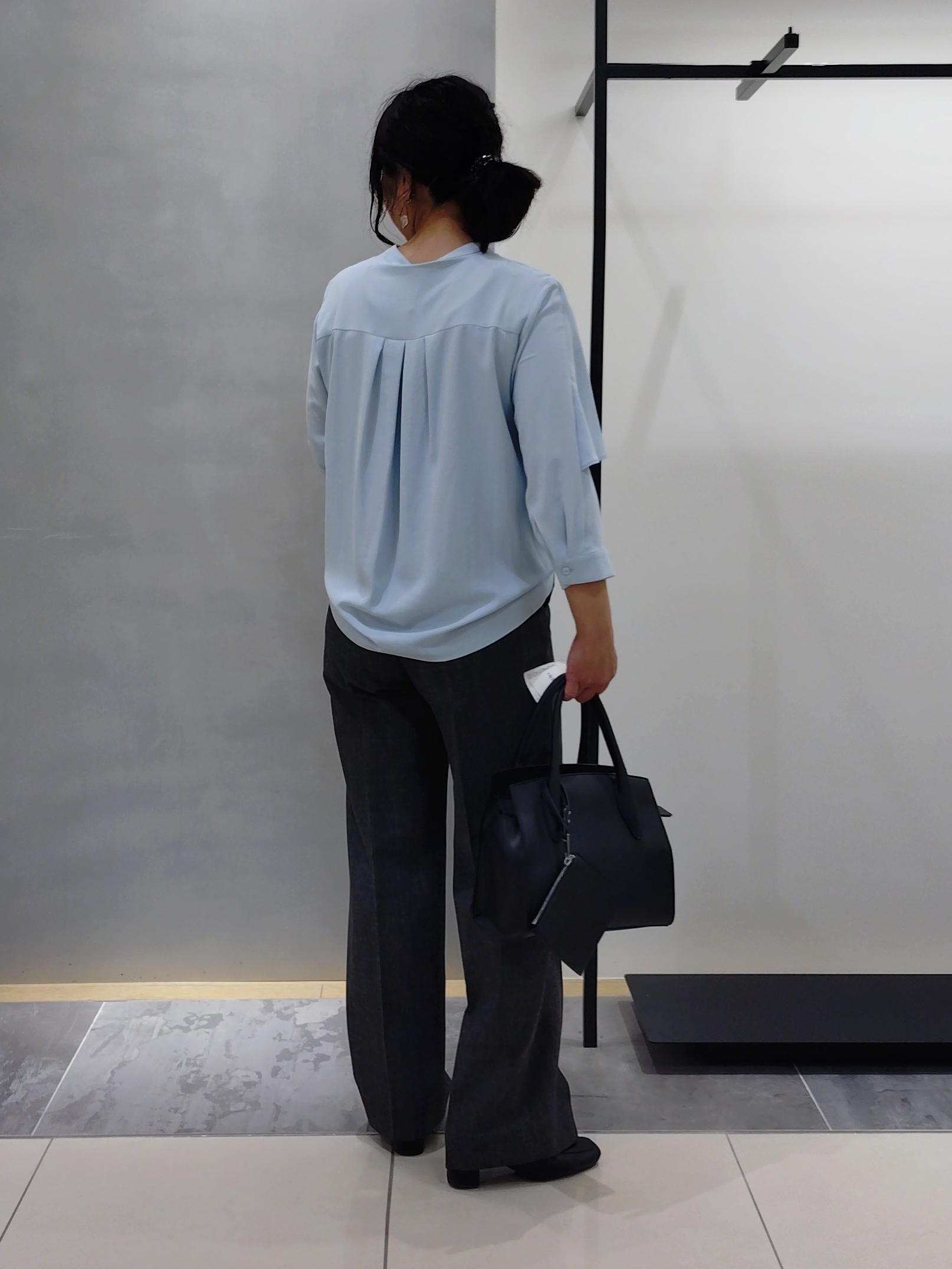 TOMOMIさんの「INDIVI｜【UVケア／接触冷感】リネン風チェックストレートパンツ」を使ったコーディネート