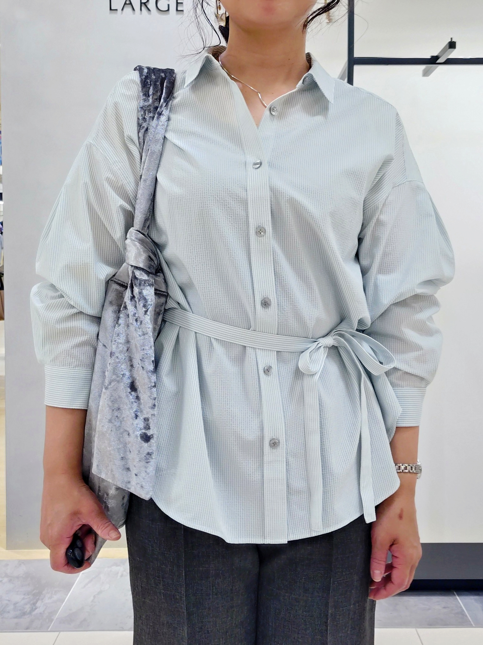 TOMOMIさんの「INDIVI｜【UVケア／接触冷感】リネン風チェックストレートパンツ」を使ったコーディネート