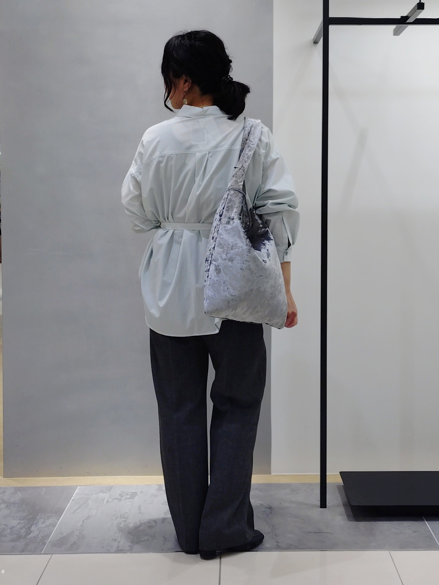 TOMOMIさんの「INDIVI｜【UVケア／接触冷感】リネン風チェックストレートパンツ」を使ったコーディネート