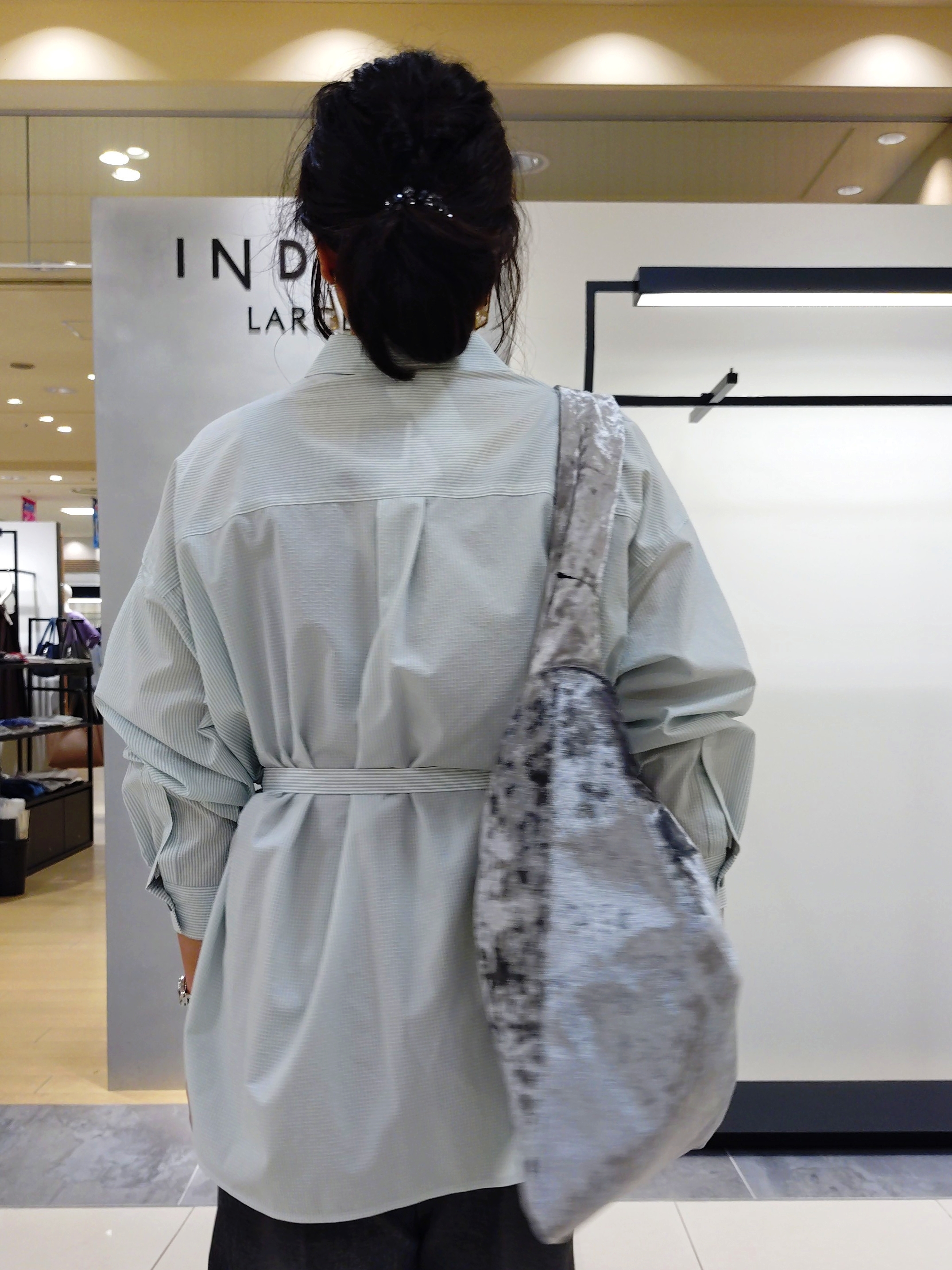 TOMOMIさんの「INDIVI｜【UVケア／接触冷感】リネン風チェックストレートパンツ」を使ったコーディネート