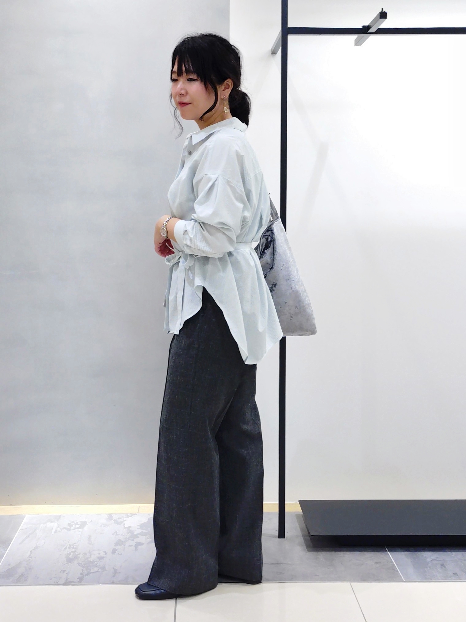 TOMOMIさんの「INDIVI｜【UVケア／接触冷感】リネン風チェックストレートパンツ」を使ったコーディネート