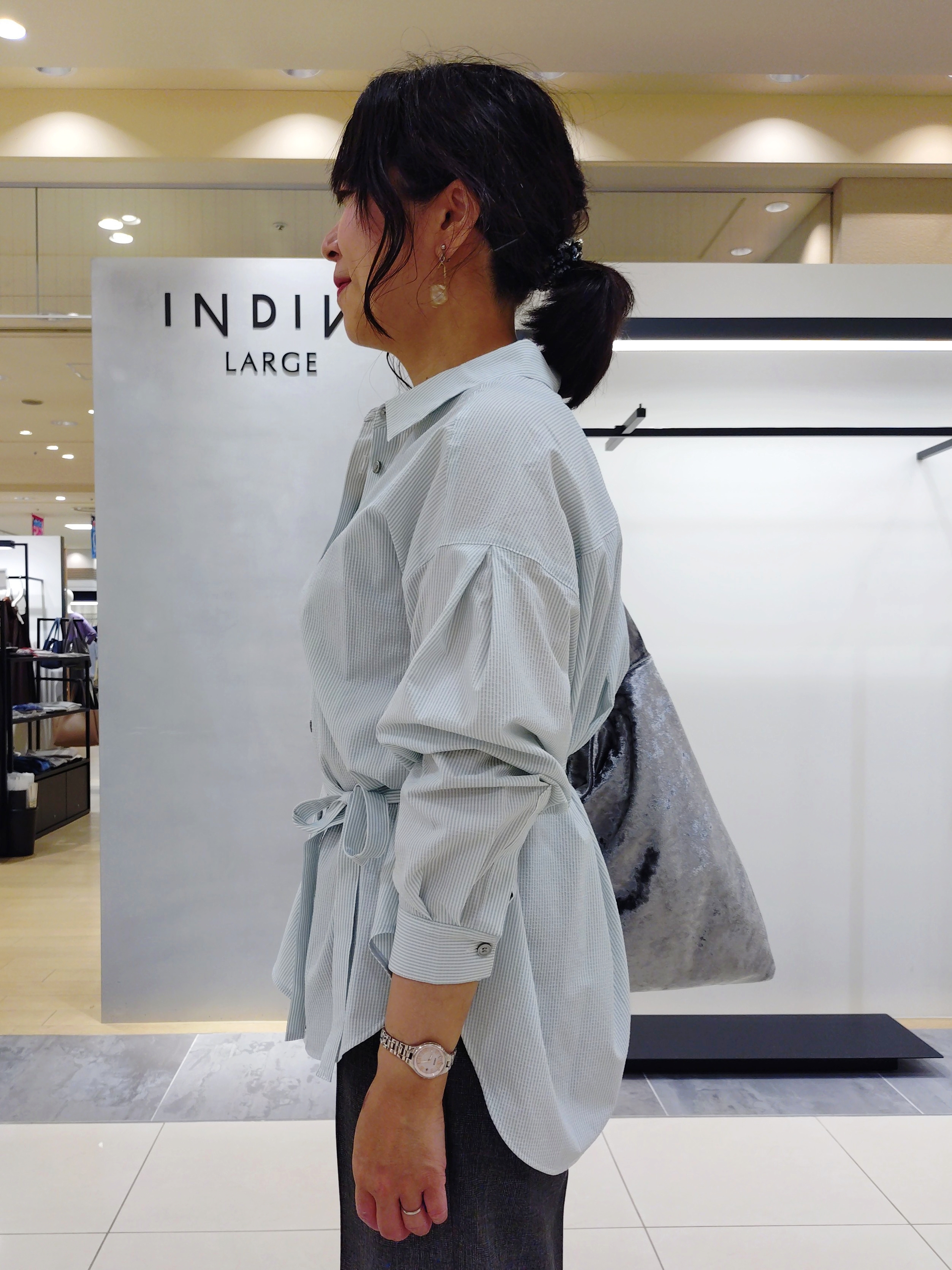 TOMOMIさんの「INDIVI｜【UVケア／接触冷感】リネン風チェックストレートパンツ」を使ったコーディネート