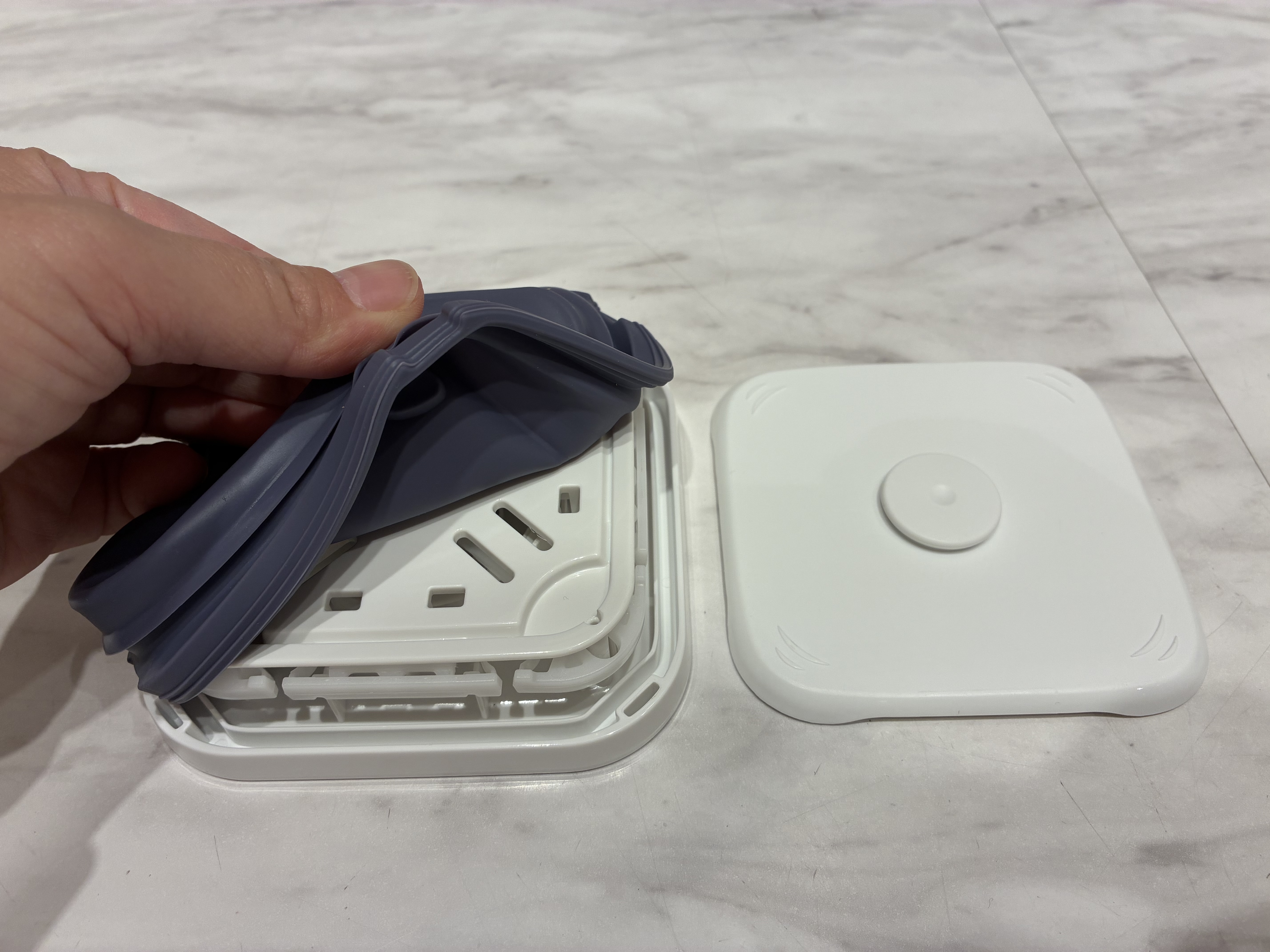 たかさんの「212 KITCHEN STORE｜ポップコンテナ スモールスクエア ショート BK ＜OXO オクソー＞」を使ったコーディネート