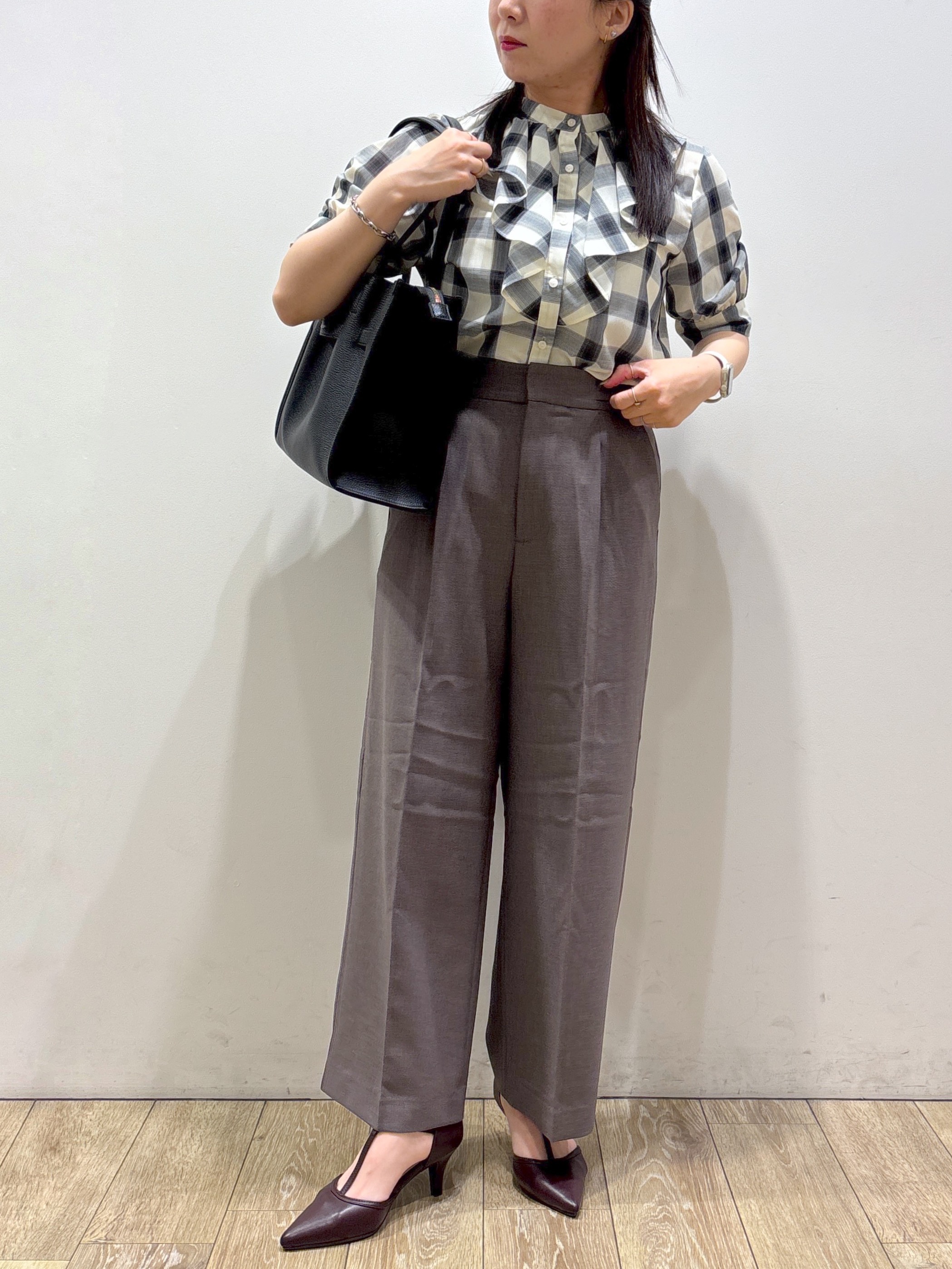 mameさんの「index｜【高通気性】シアーチェックフリルブラウス《洗濯機OK／イージーアイロン》」を使ったコーディネート
