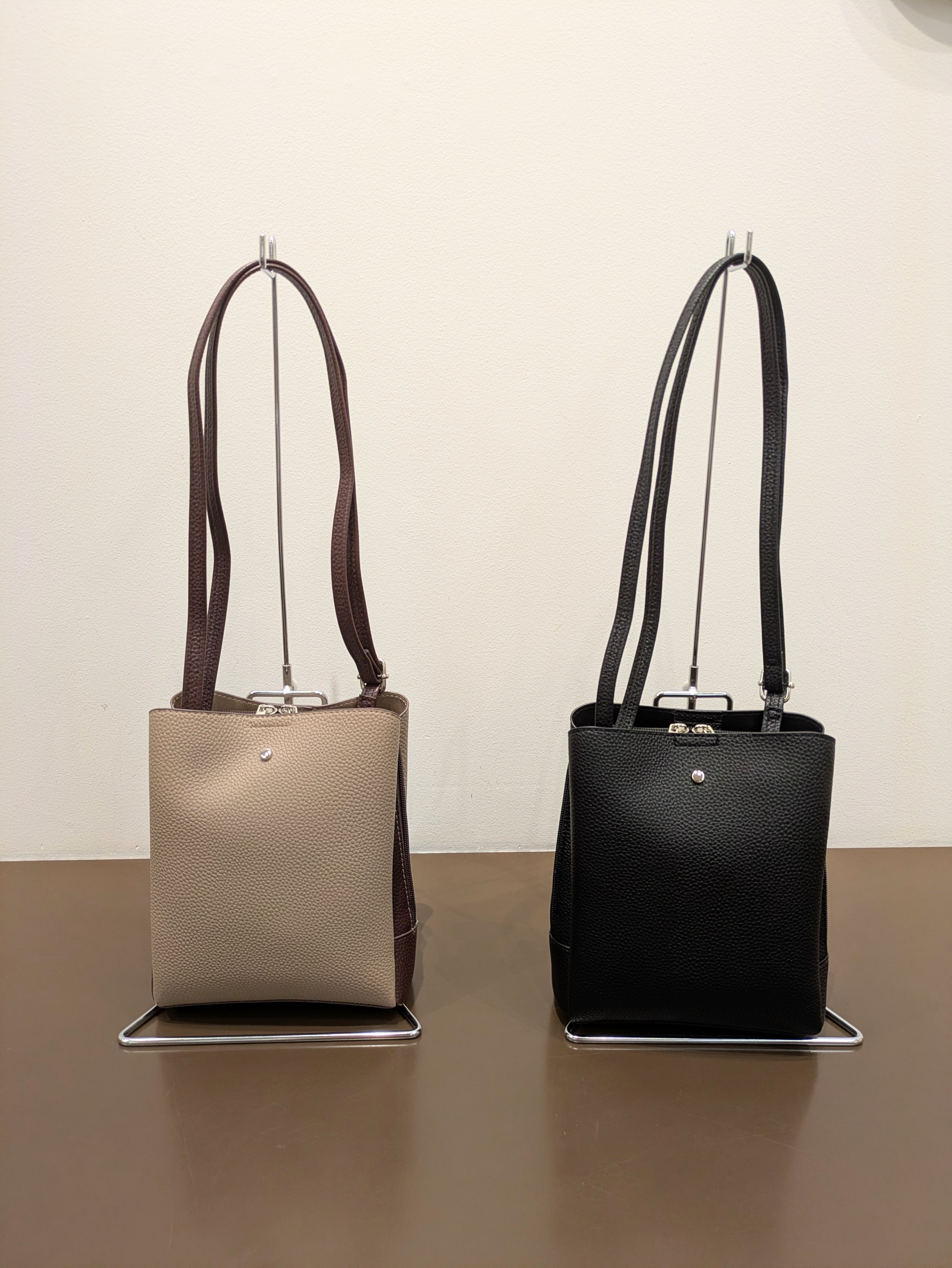 SHIORIさんの「SHOO･LA･RUE｜【軽量】ふわっと軽い3層ショルダーバッグ」を使ったコーディネート