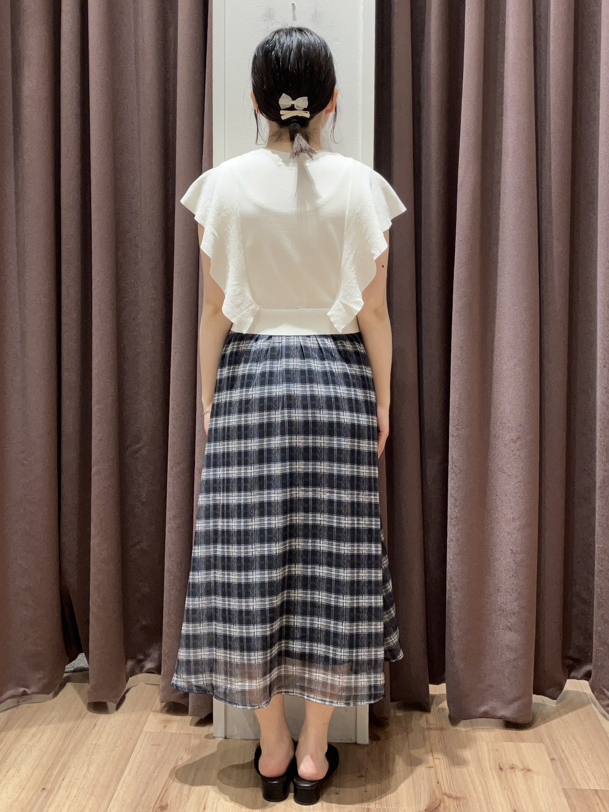 みちゃさんの「grove｜【低身長さんも選べる着丈・洗濯機◎】1枚で華やか 肩フリルニットドッキングワンピース」を使ったコーディネート